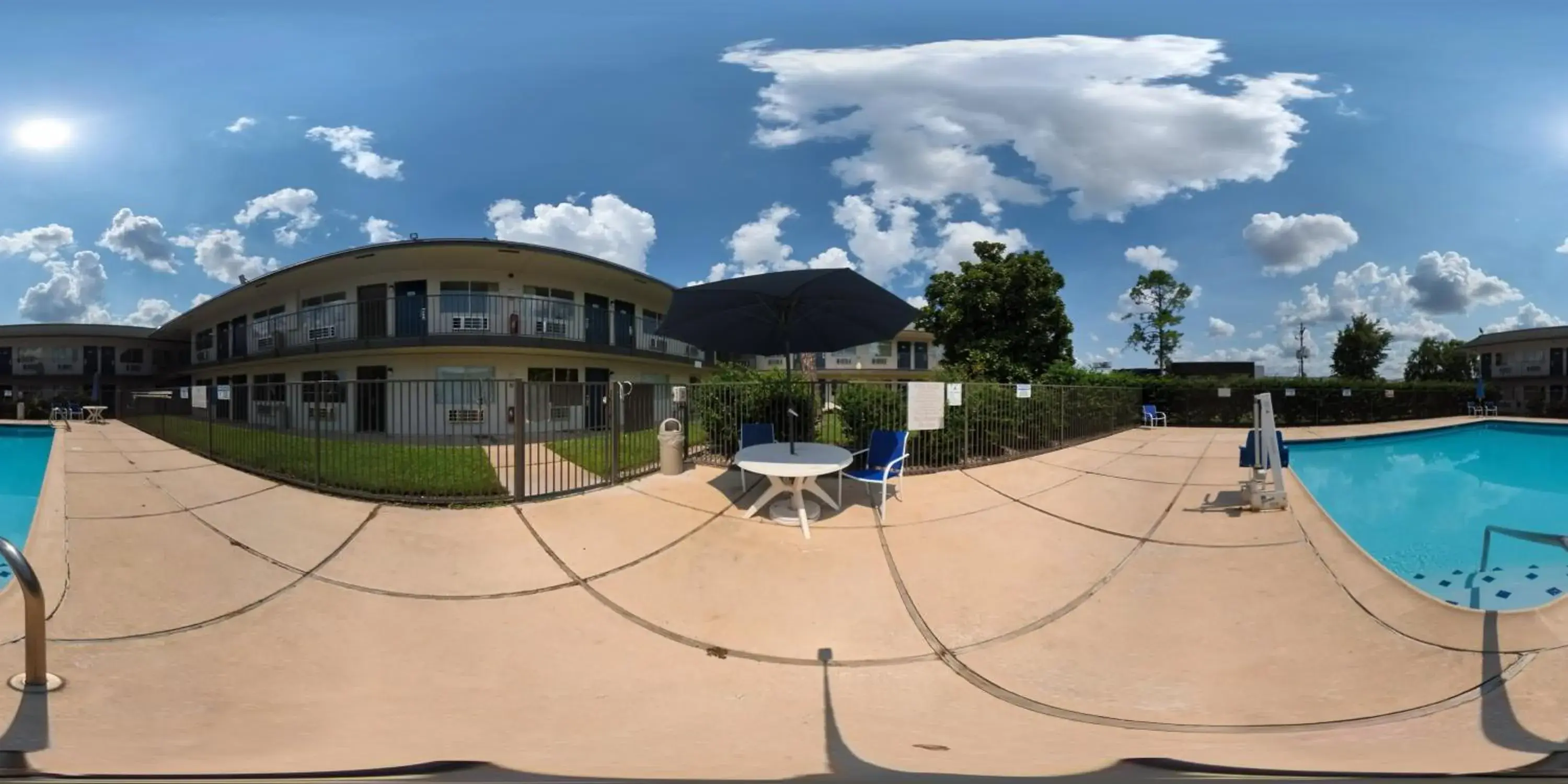 Swimming pool in Motel 6-Conroe, TX Swimming pool in Motel 6-Conroe, TX