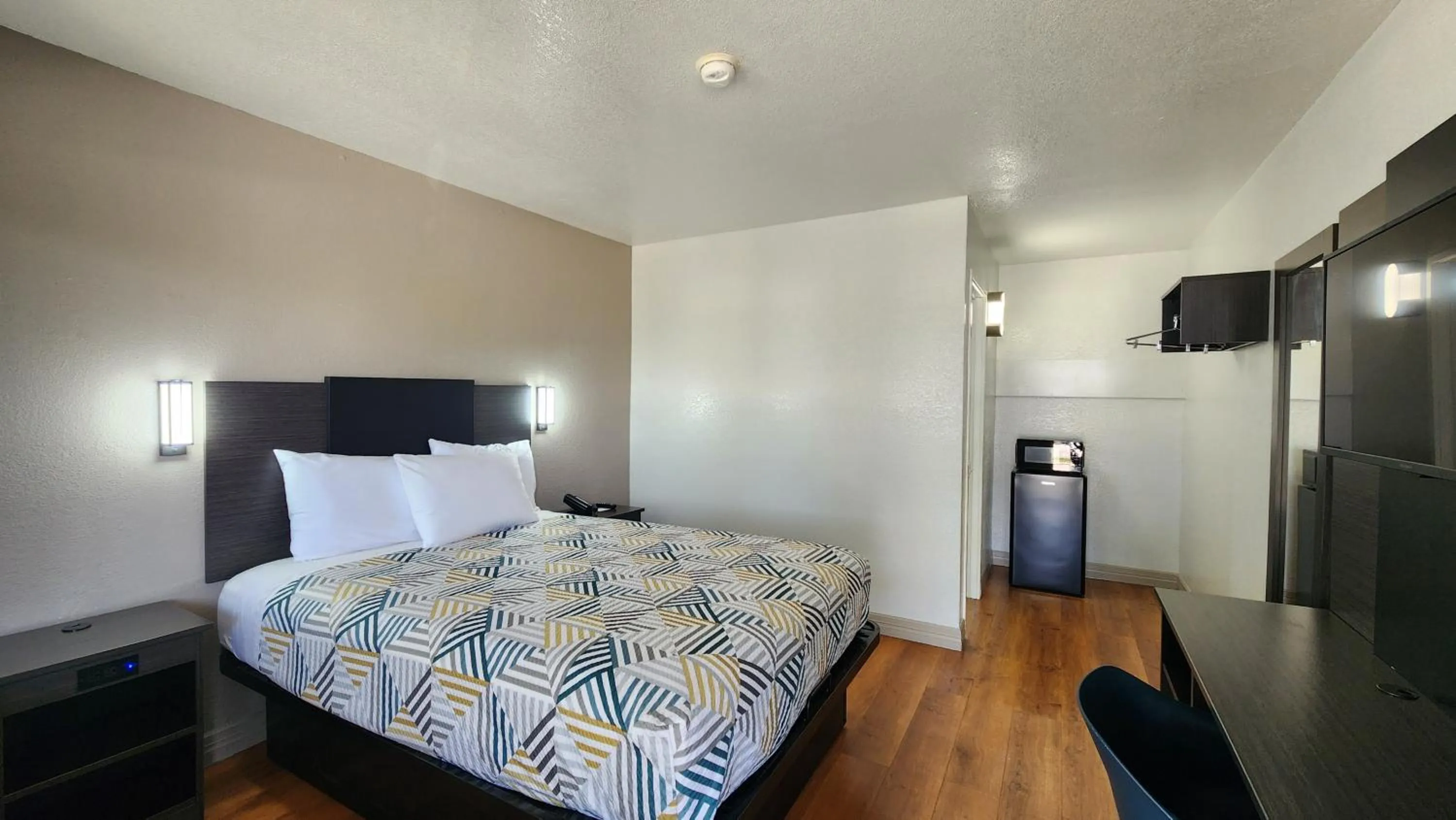 Bed in Motel 6-Conroe, TX