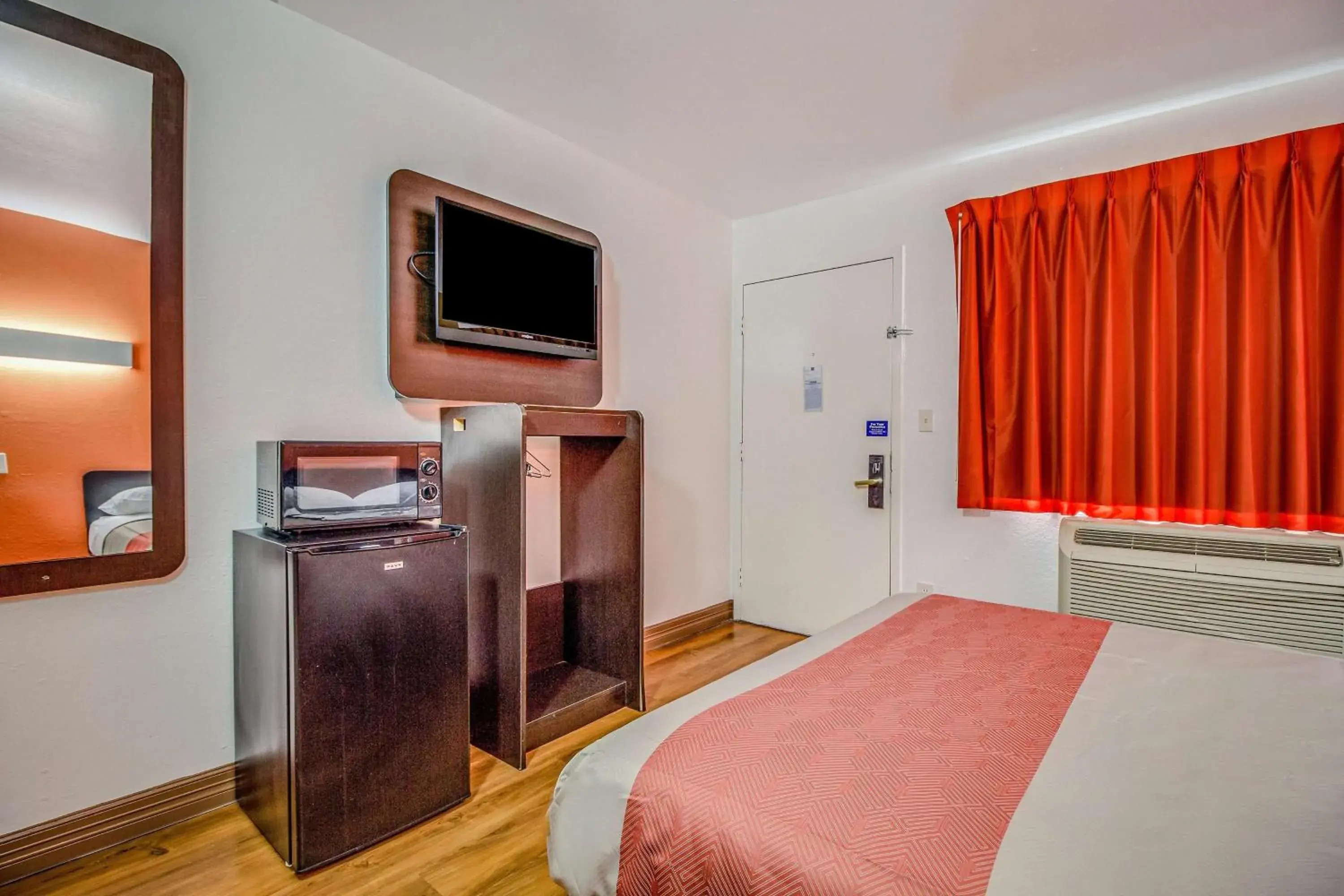 Photo of the whole room, Bed in Motel 6-Conroe, TX Photo of the whole room, Bed in Motel 6-Conroe, TX