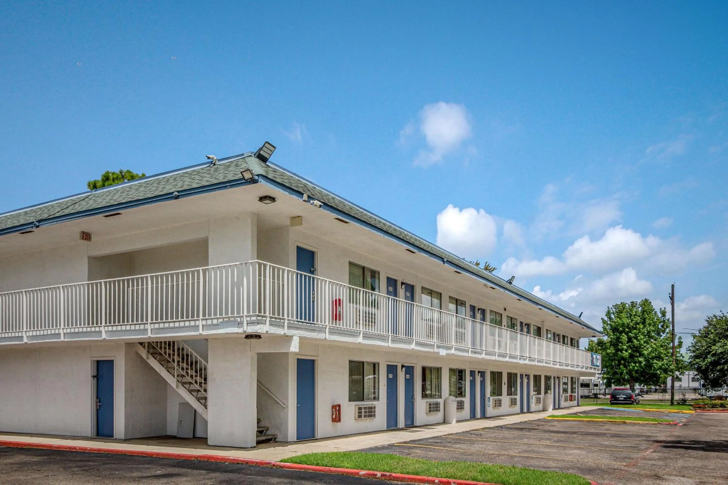 Property building in Motel 6-Conroe, TX