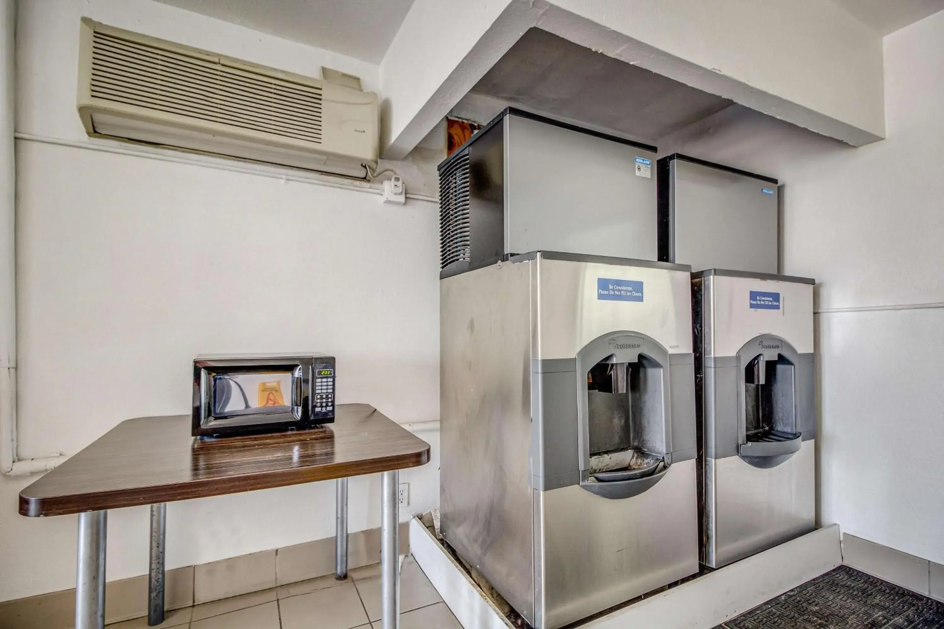 Property building in Motel 6-Conroe, TX Property building in Motel 6-Conroe, TX