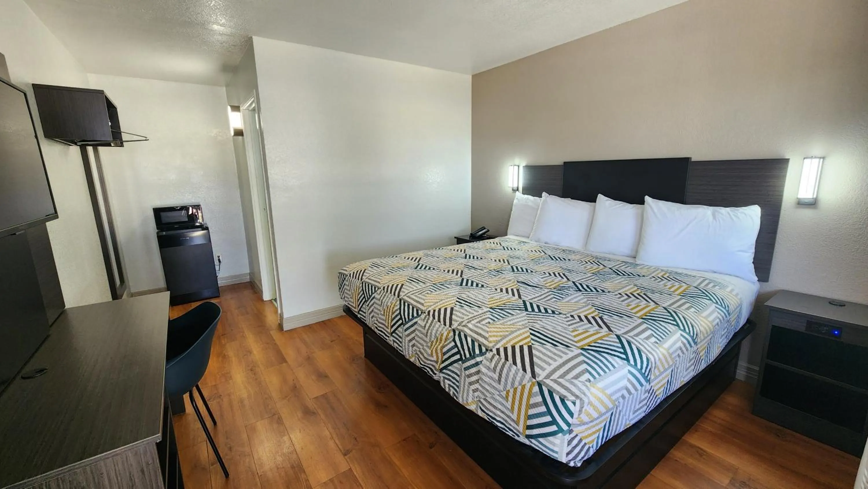 Bedroom, Bed in Motel 6-Conroe, TX