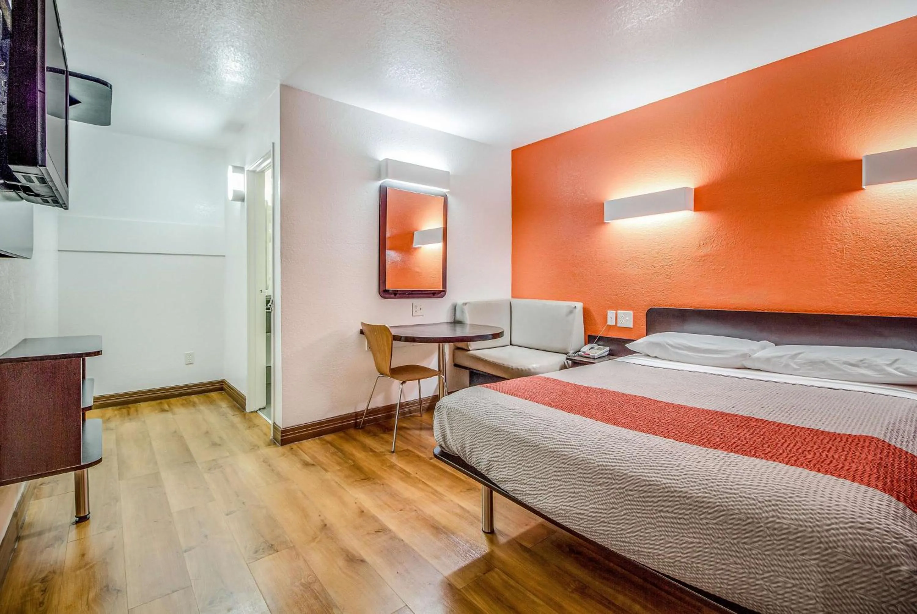 Photo of the whole room, Bed in Motel 6-Conroe, TX