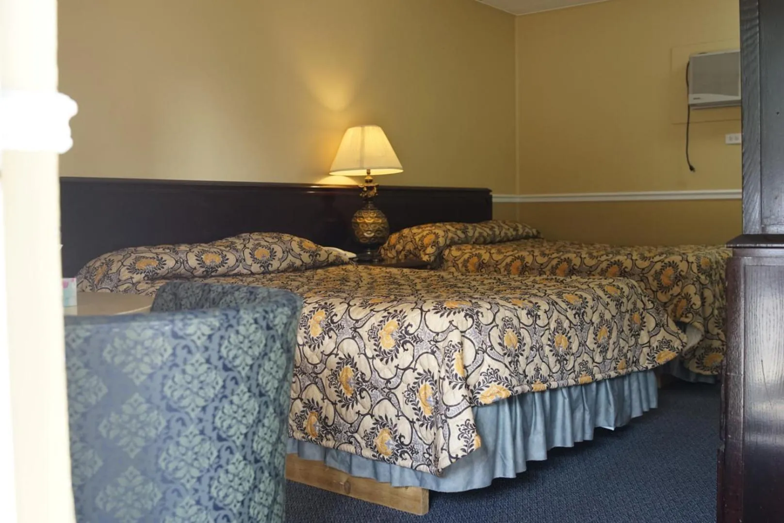 Bed in Motel Montreal