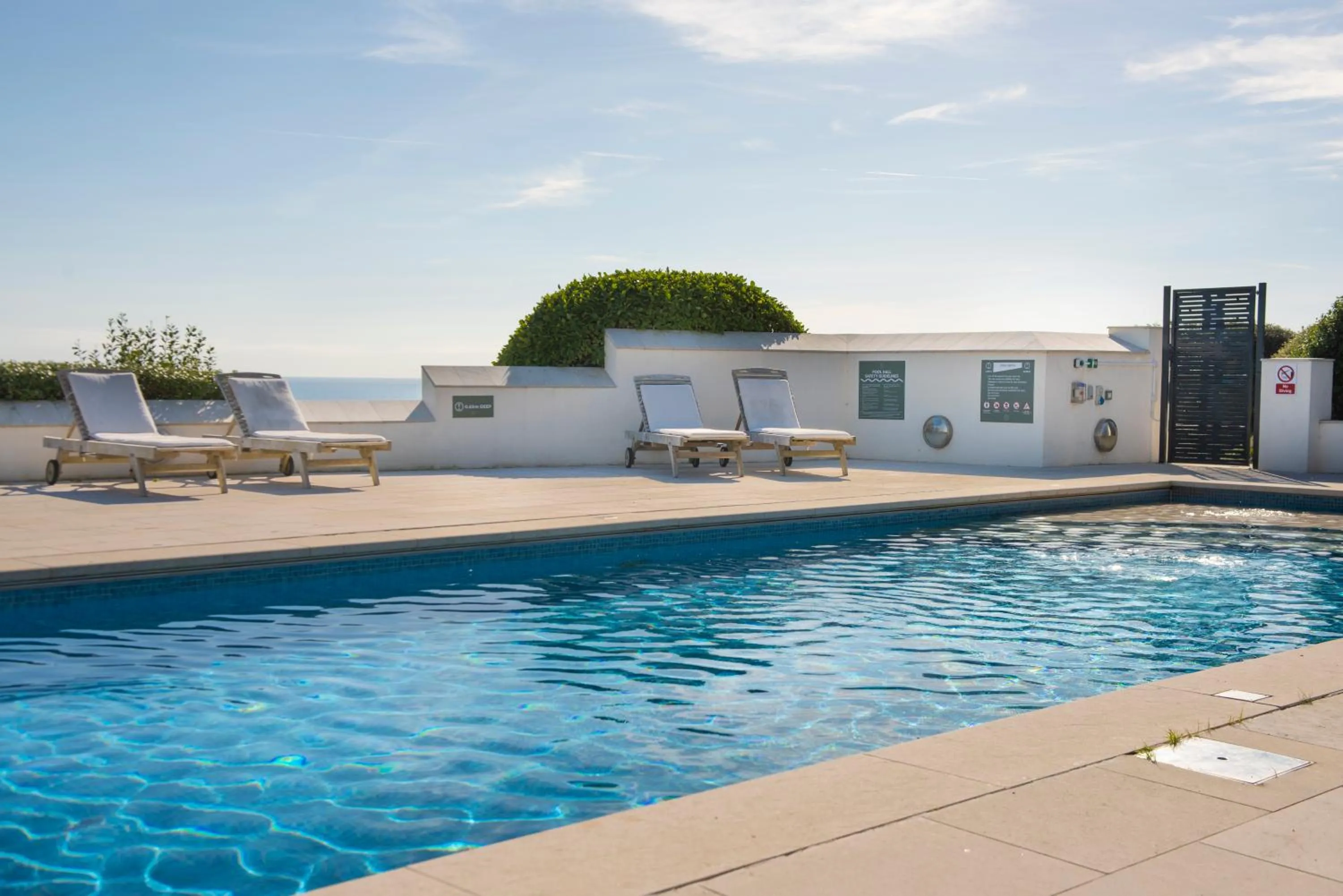 Pool view in Gara Rock