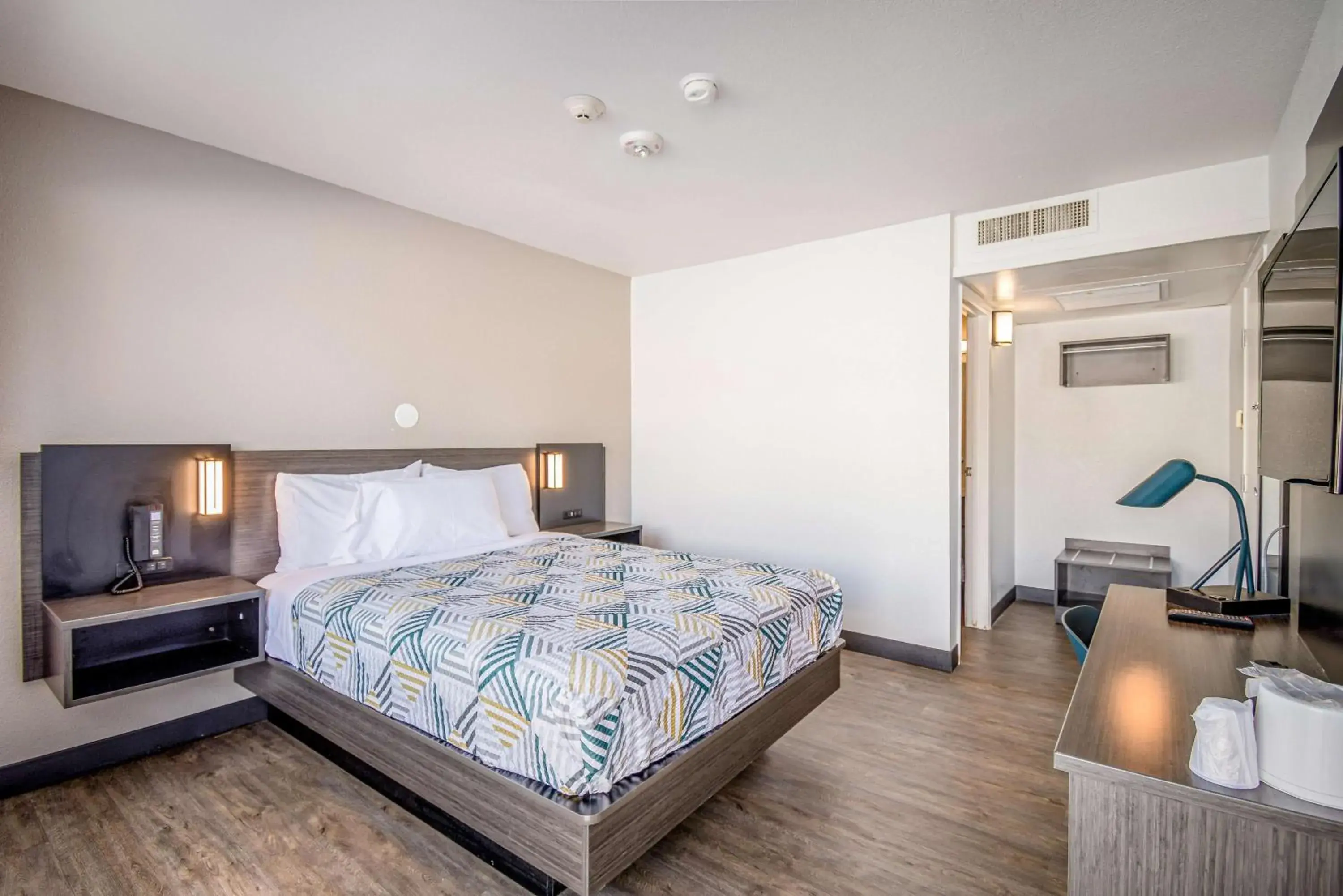 Photo of the whole room, Bed in Motel 6-Elko, NV Photo of the whole room, Bed in Motel 6-Elko, NV