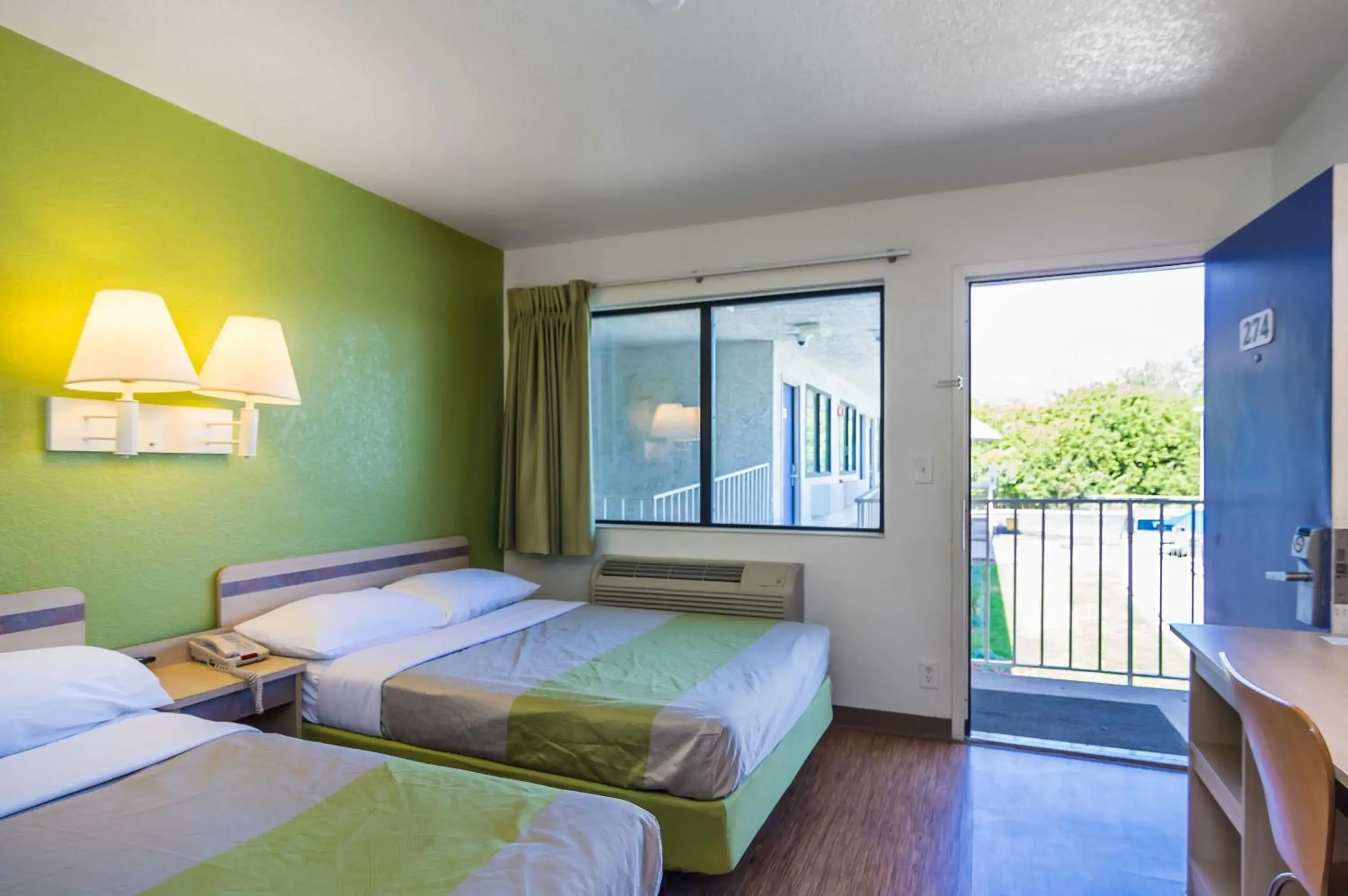 Quadruple Room - Smoking in Motel 6-Bellmead, TX - Waco Quadruple Room - Smoking in Motel 6-Bellmead, TX - Waco