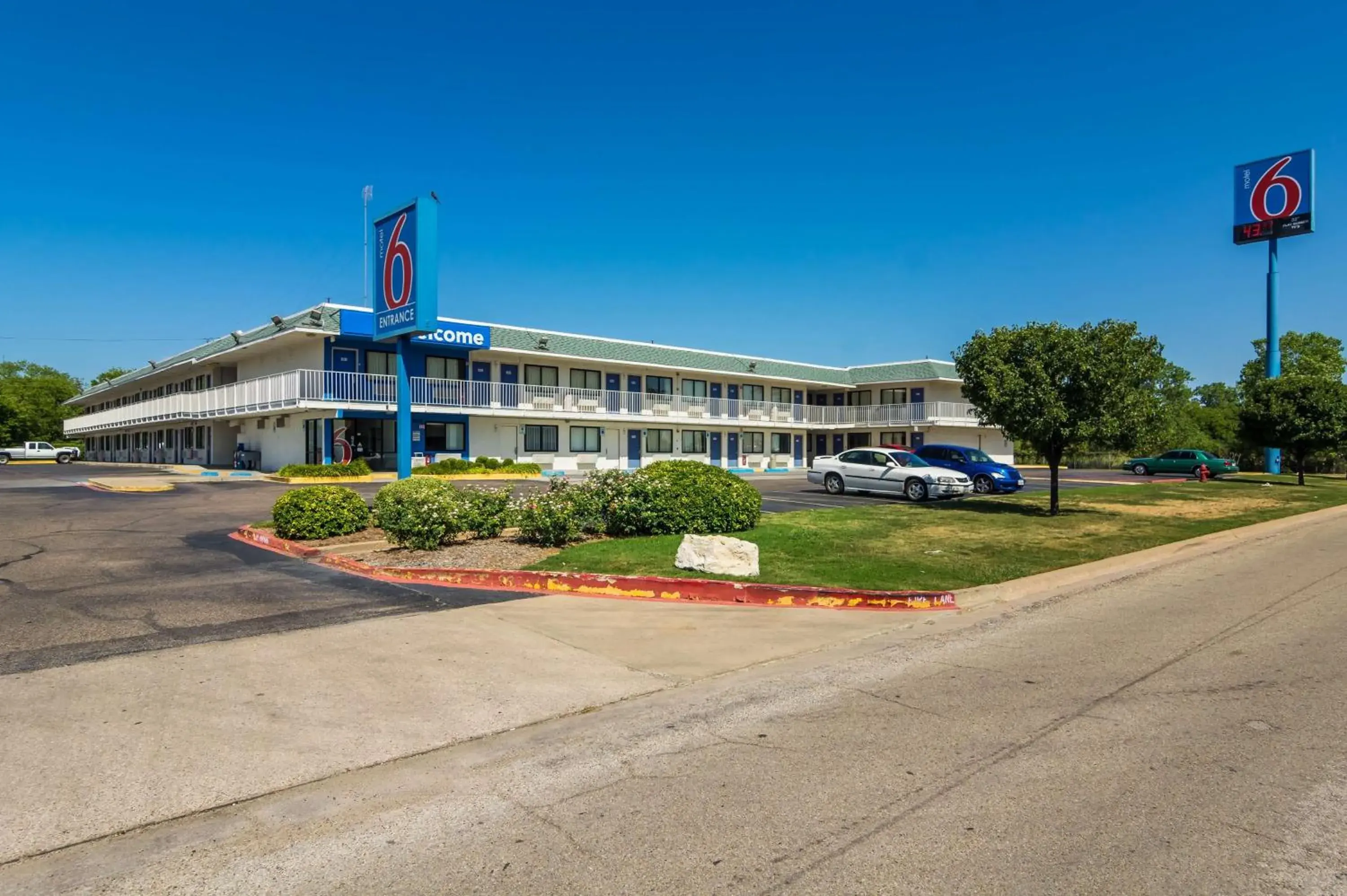 Property building in Motel 6-Bellmead, TX - Waco Property building in Motel 6-Bellmead, TX - Waco