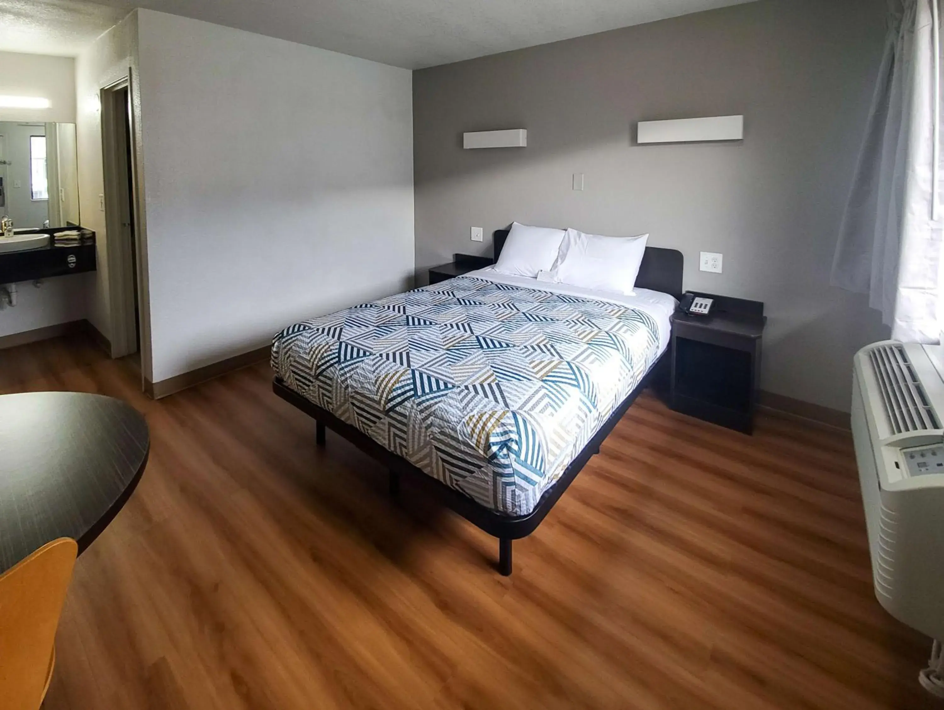 Bedroom, Bed in Motel 6-Bellmead, TX - Waco Bedroom, Bed in Motel 6-Bellmead, TX - Waco