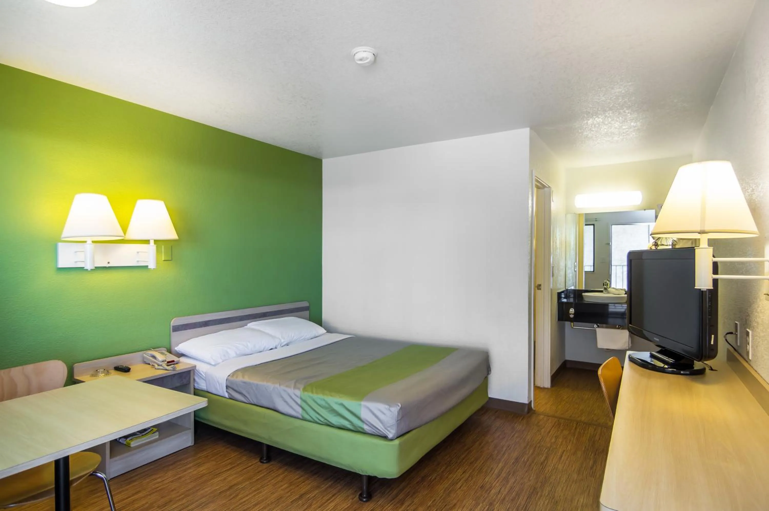 Bedroom, Bed in Motel 6-Bellmead, TX - Waco