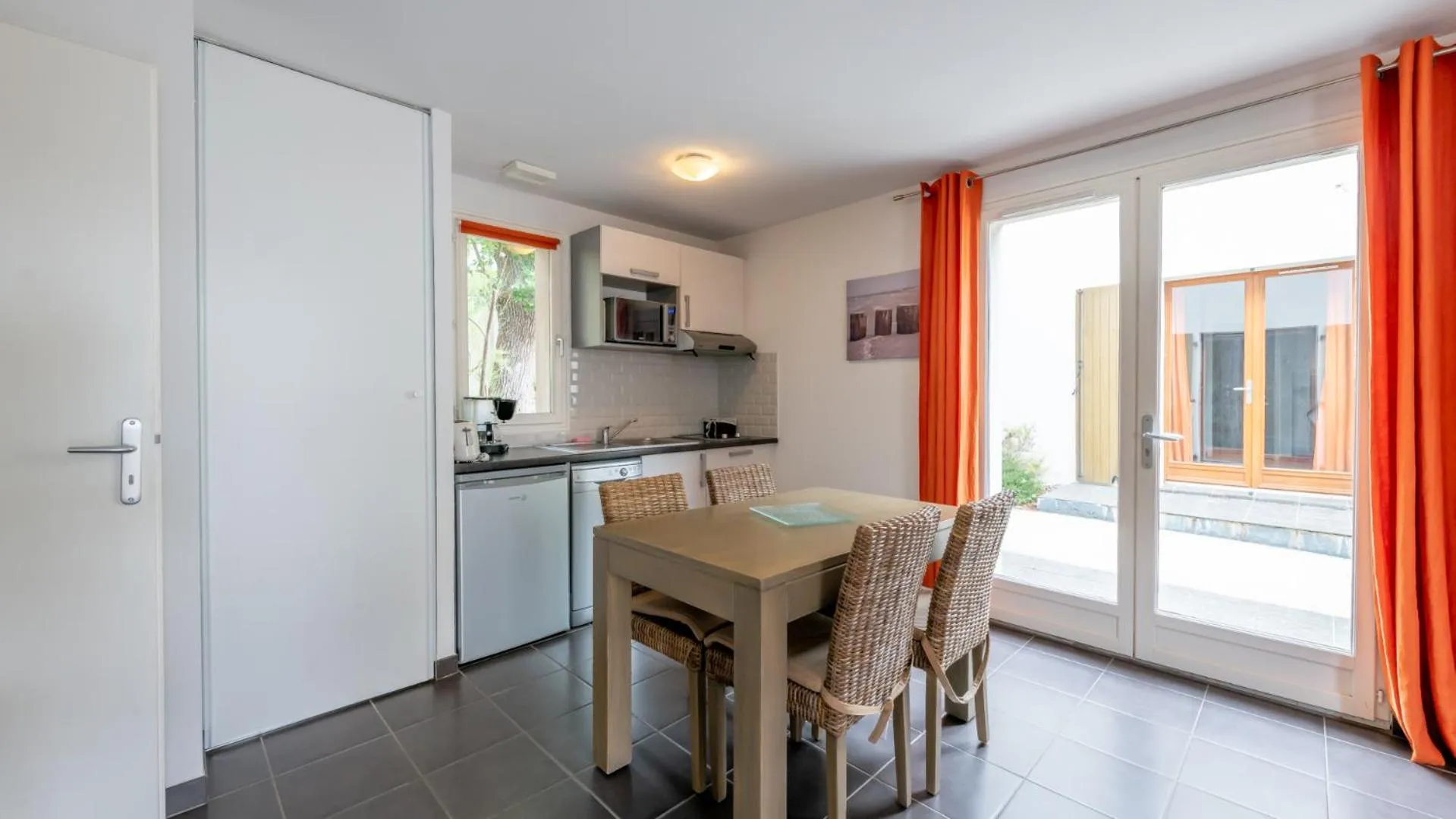 Kitchen or kitchenette in Vacancéole - Les Rives du Lac