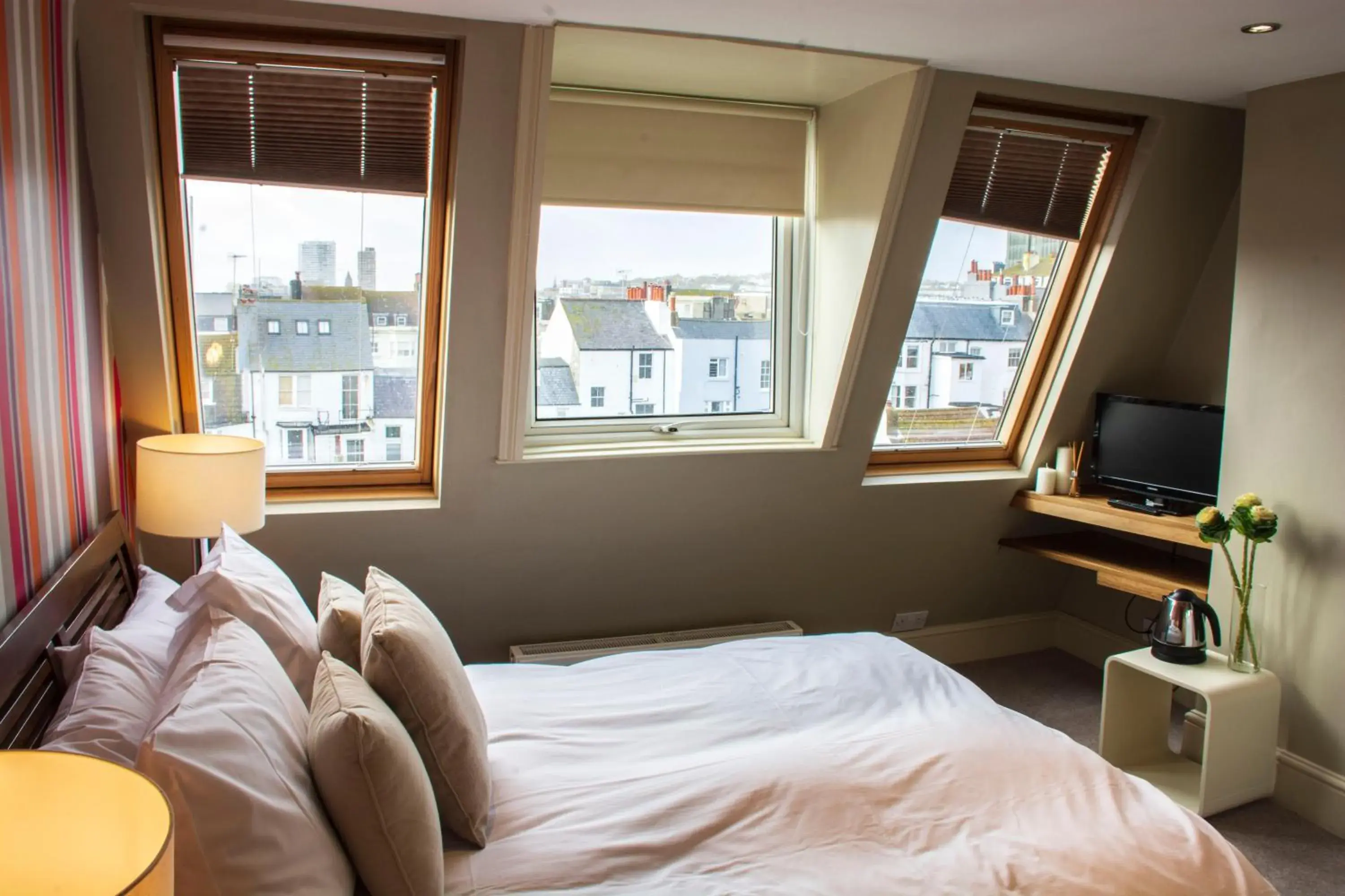 Quiet street view, Bed in Amherst Brighton Quiet street view, Bed in Amherst Brighton