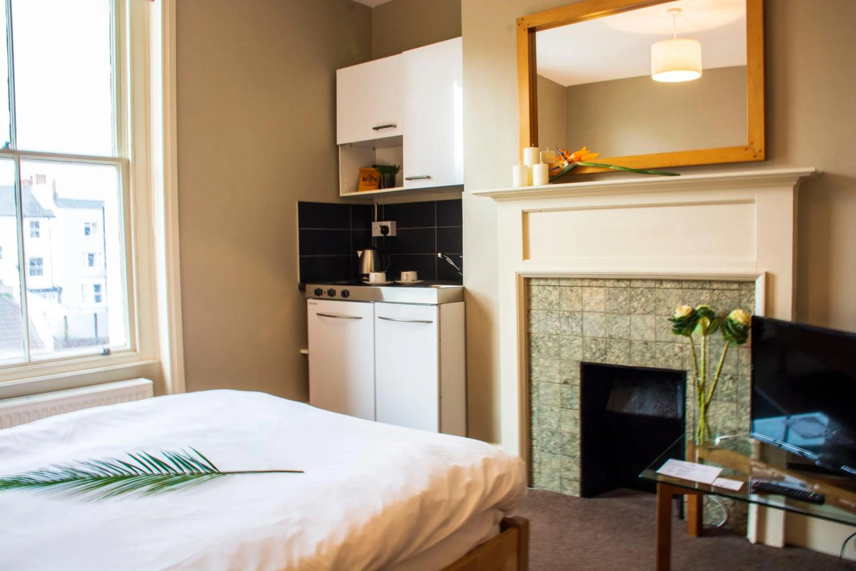 Kitchen or kitchenette, Bed in Amherst Brighton