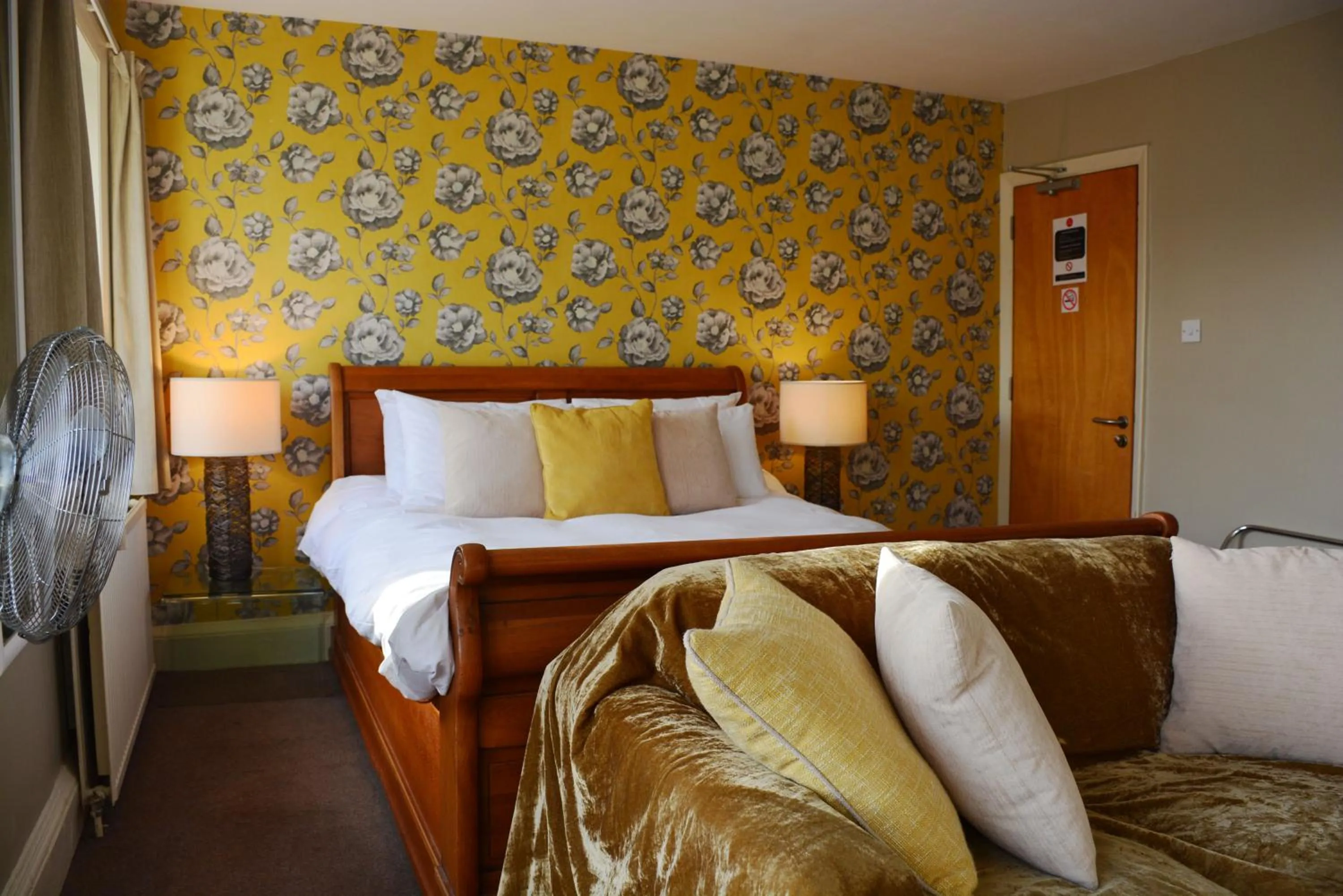 Bed in Amherst Brighton