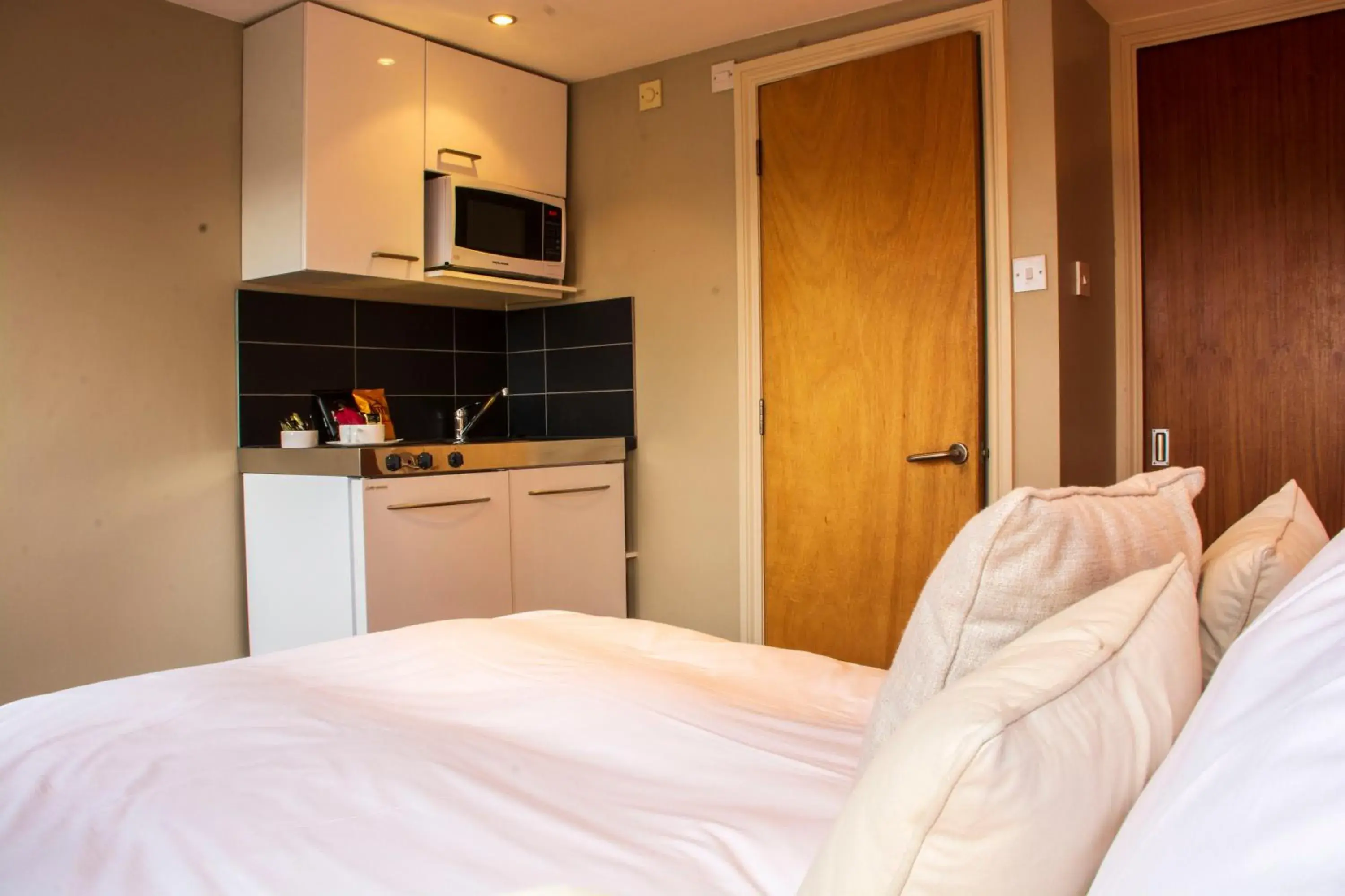 Coffee/tea facilities, Bed in Amherst Brighton Coffee/tea facilities, Bed in Amherst Brighton