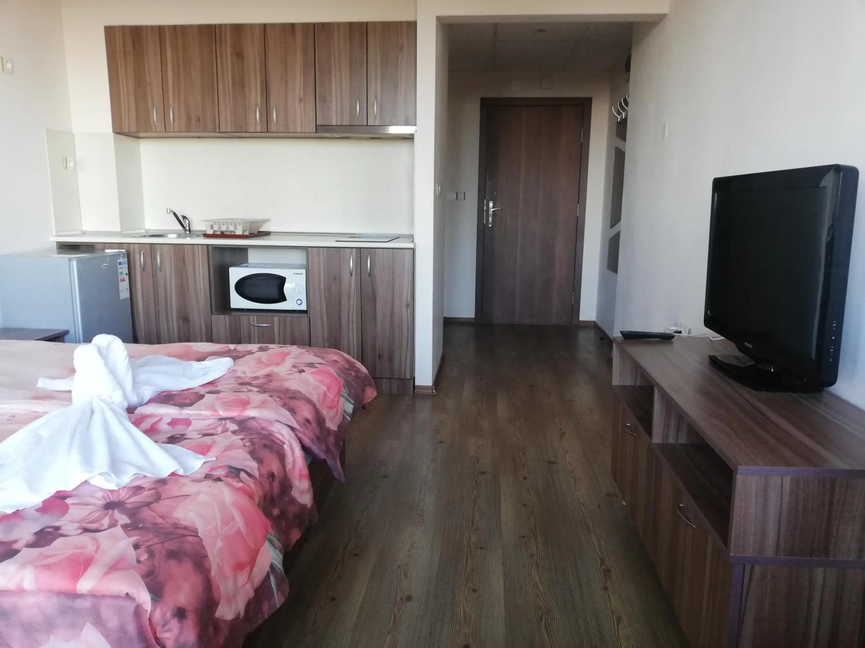 Photo of the whole room, Bed in Aparthotel Pine Hills Pamporovo