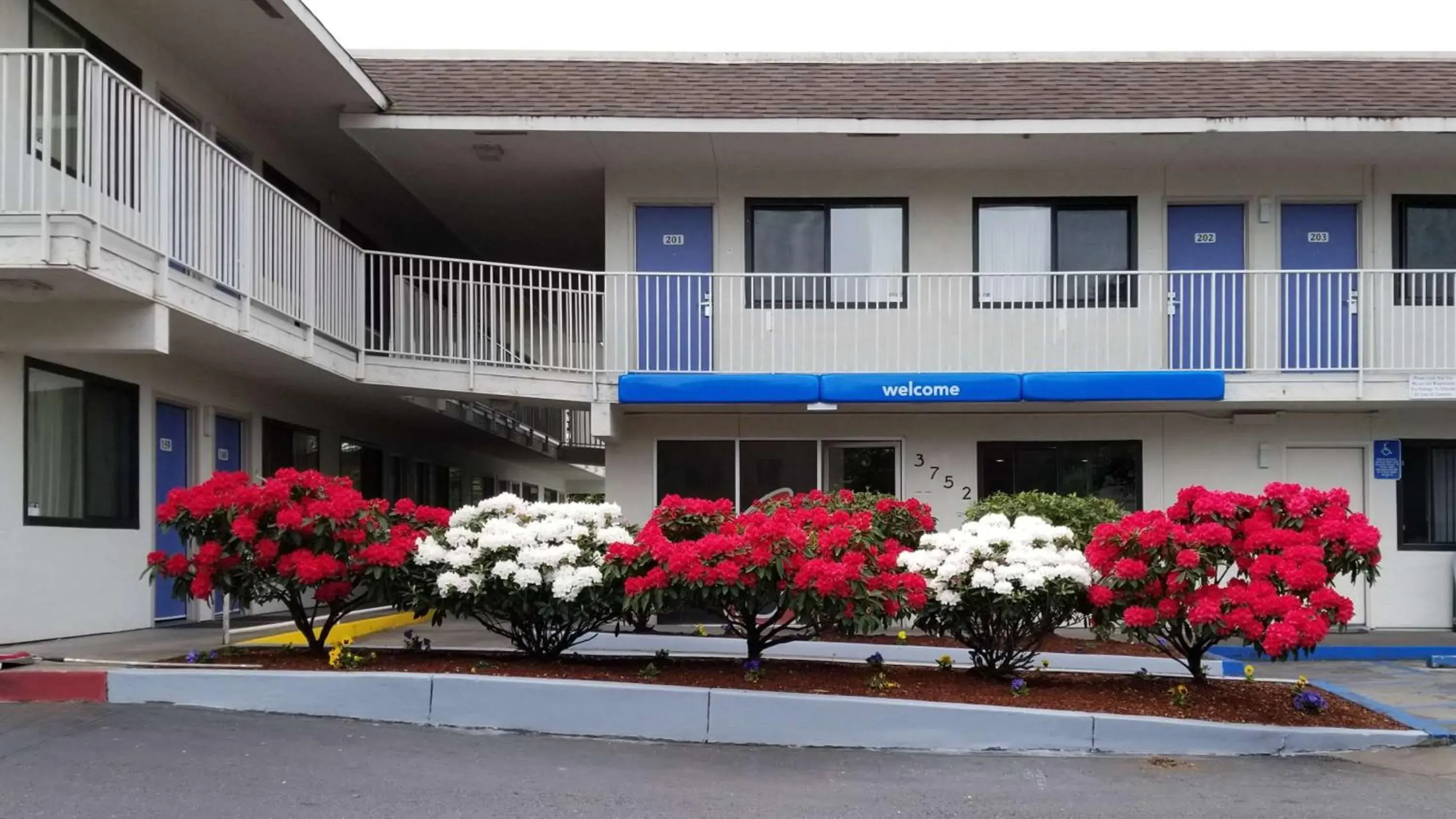 Property building in Motel 6-Springfield, OR - Eugene North Property building in Motel 6-Springfield, OR - Eugene North