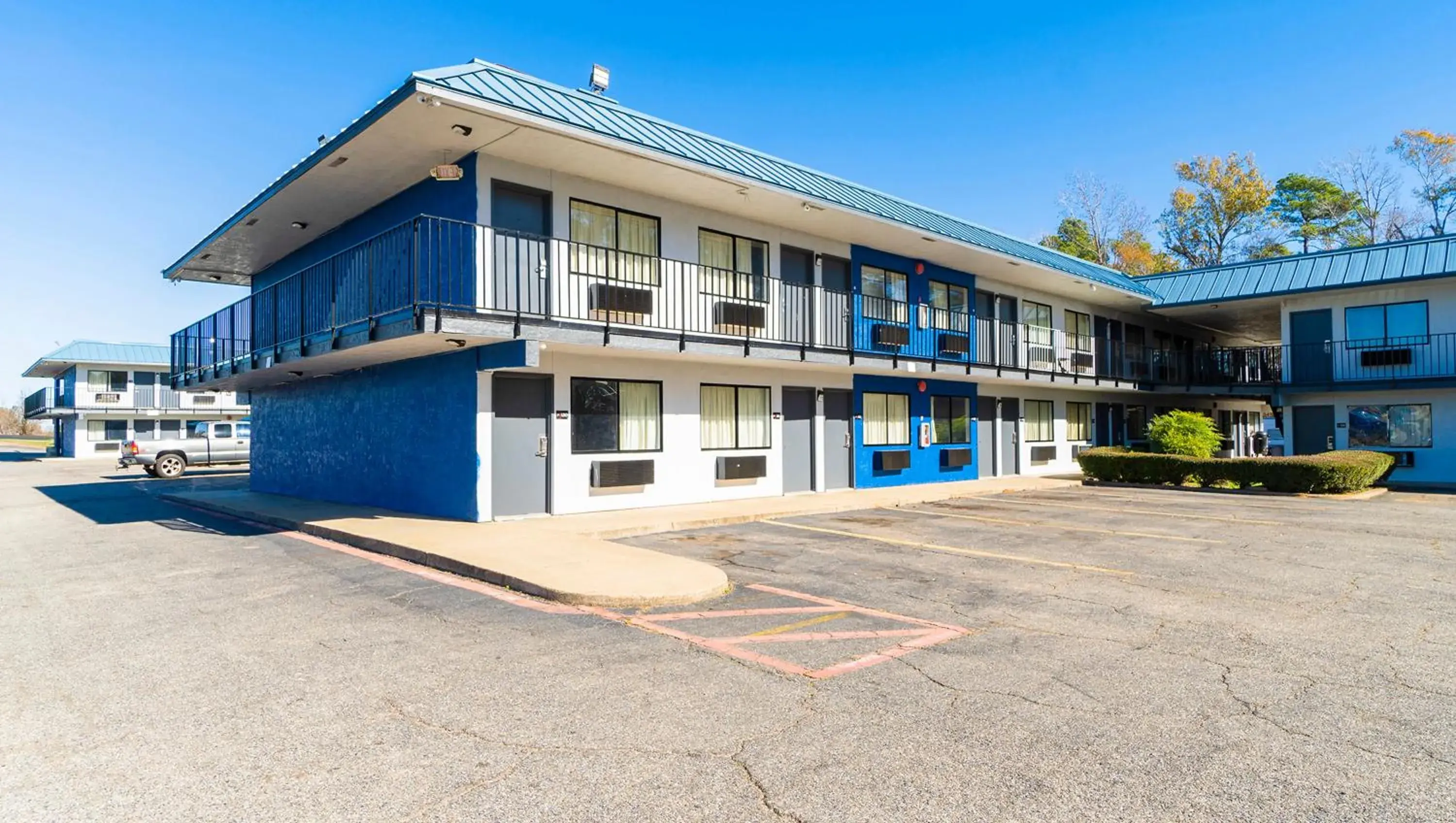 Property building in Xpress Inn & Extended Stays Property building in Xpress Inn & Extended Stays