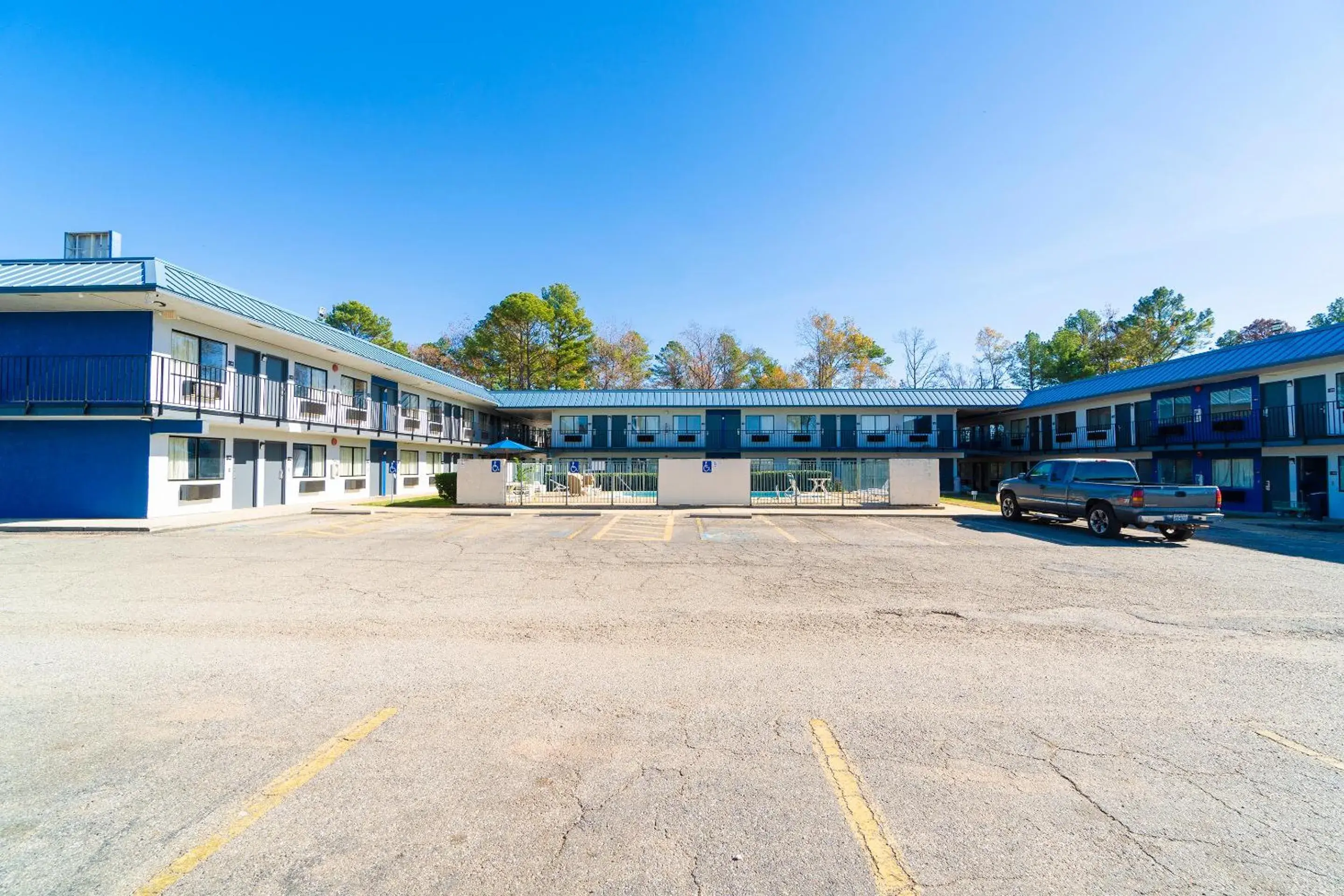 Facade/entrance in Xpress Inn & Extended Stays Facade/entrance in Xpress Inn & Extended Stays