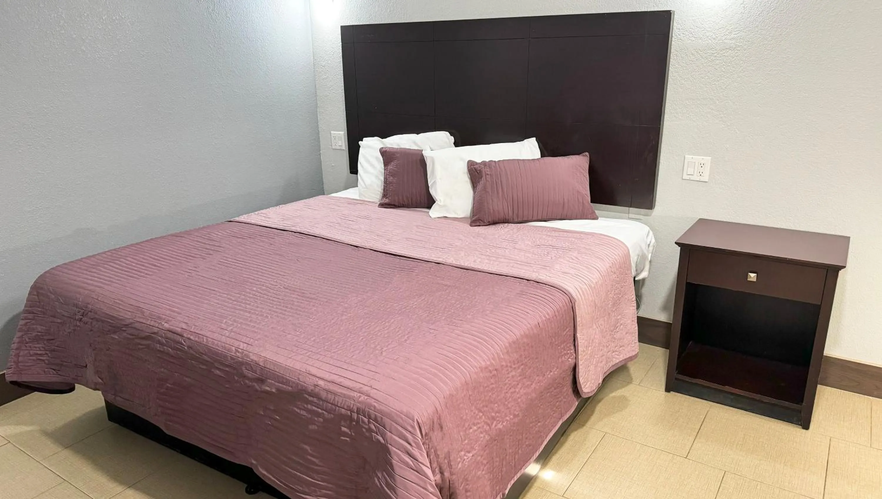 Bedroom, Bed in Xpress Inn & Extended Stays