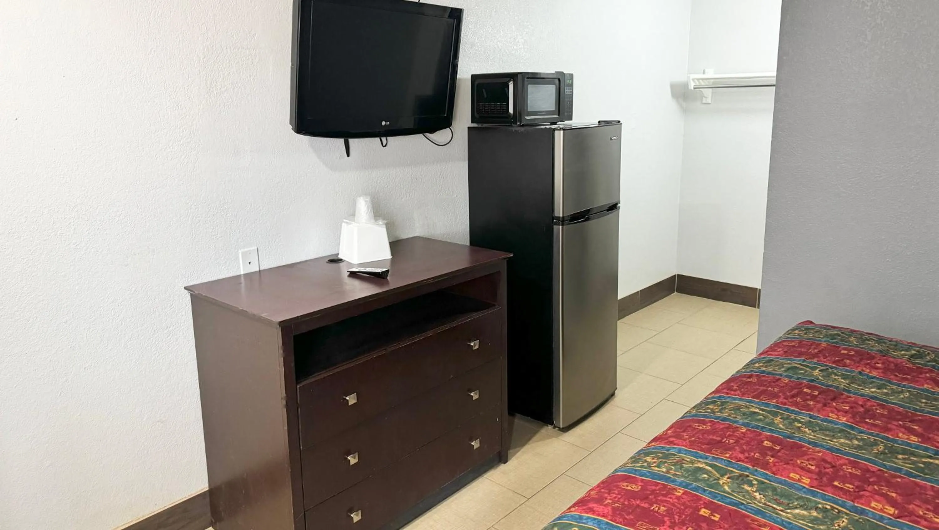 Bedroom in Xpress Inn & Extended Stays