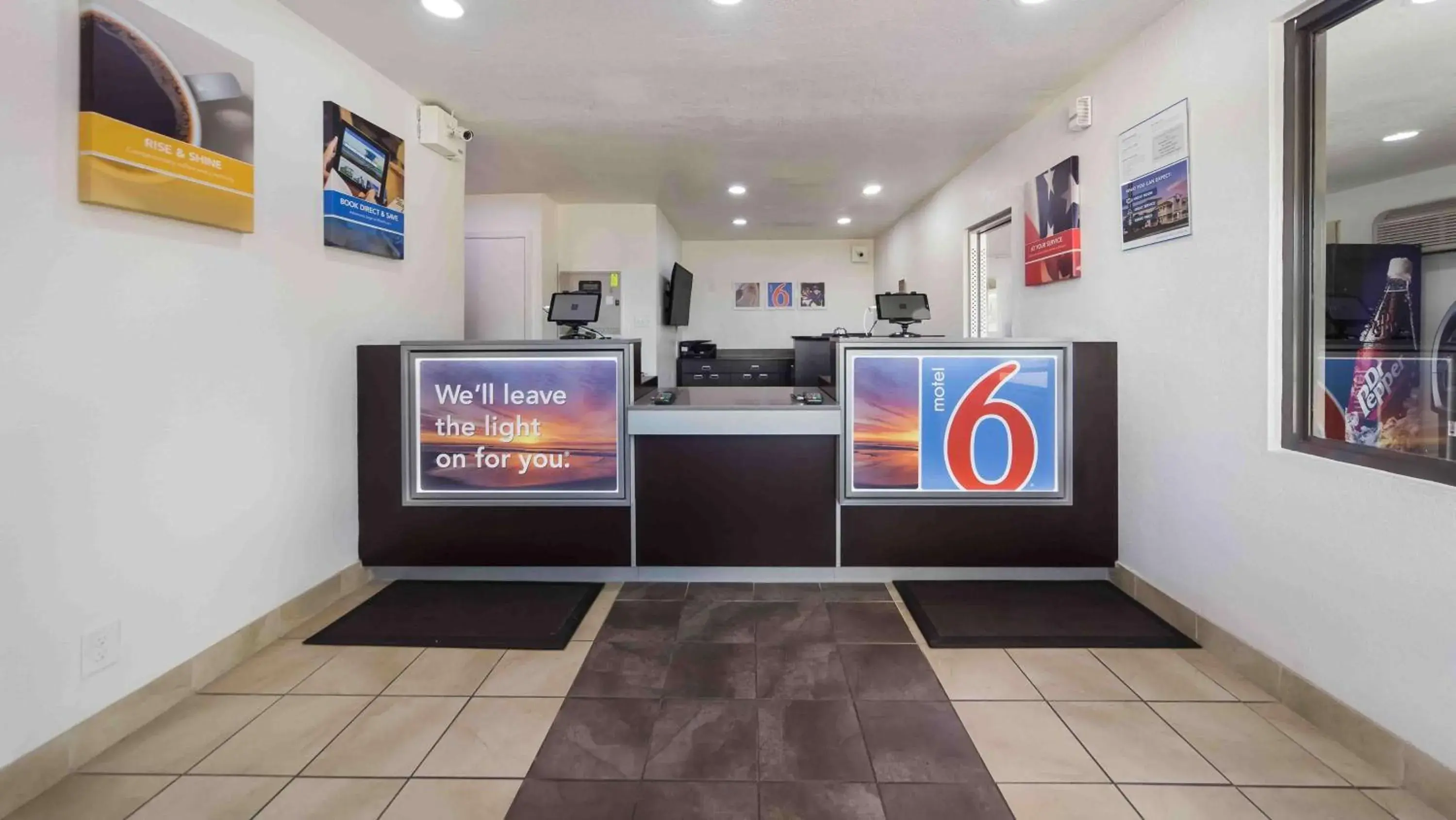 Lobby or reception in Motel 6-Meridian, MS Lobby or reception in Motel 6-Meridian, MS
