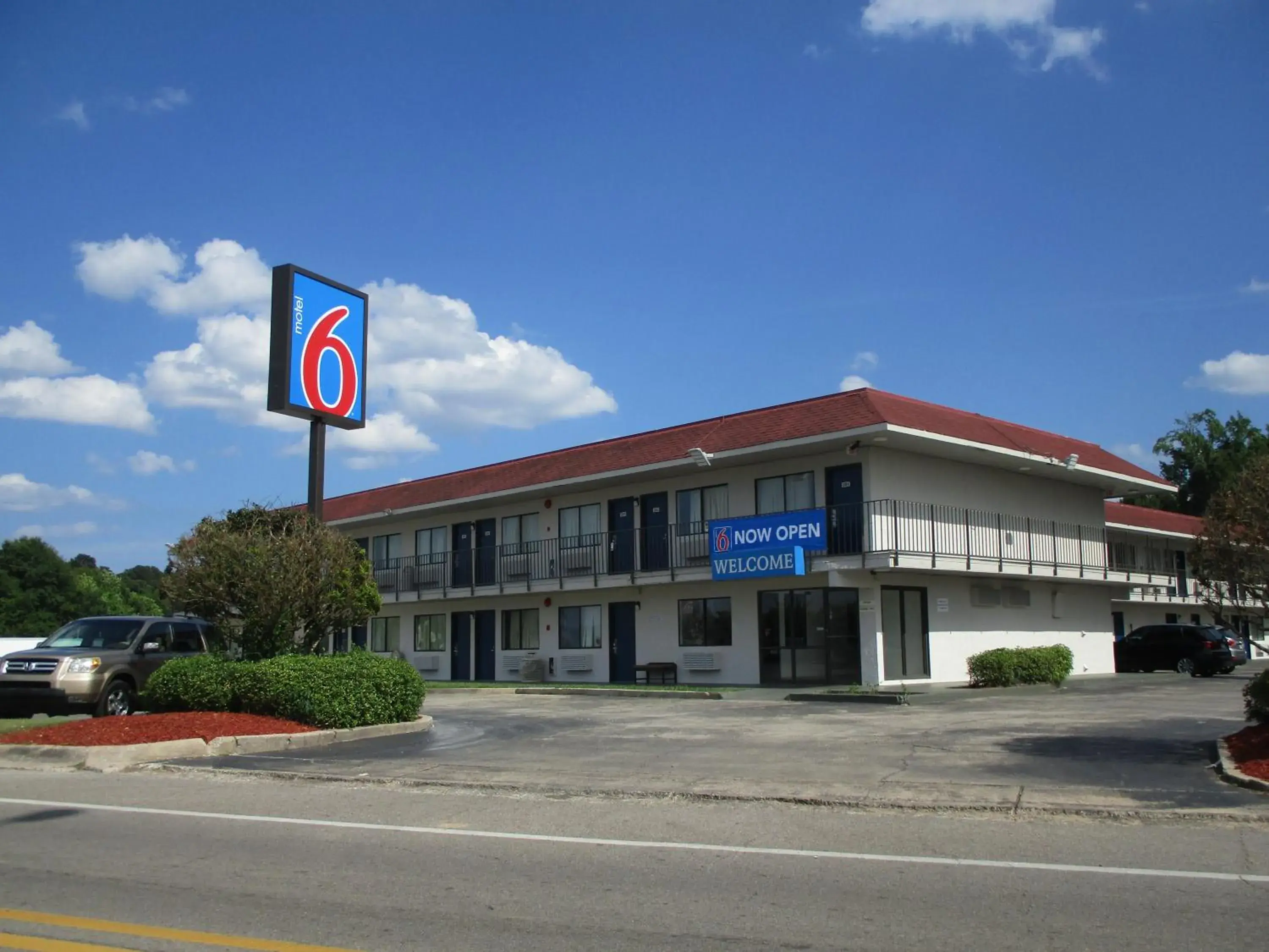 Facade/entrance in Motel 6-Meridian, MS Facade/entrance in Motel 6-Meridian, MS