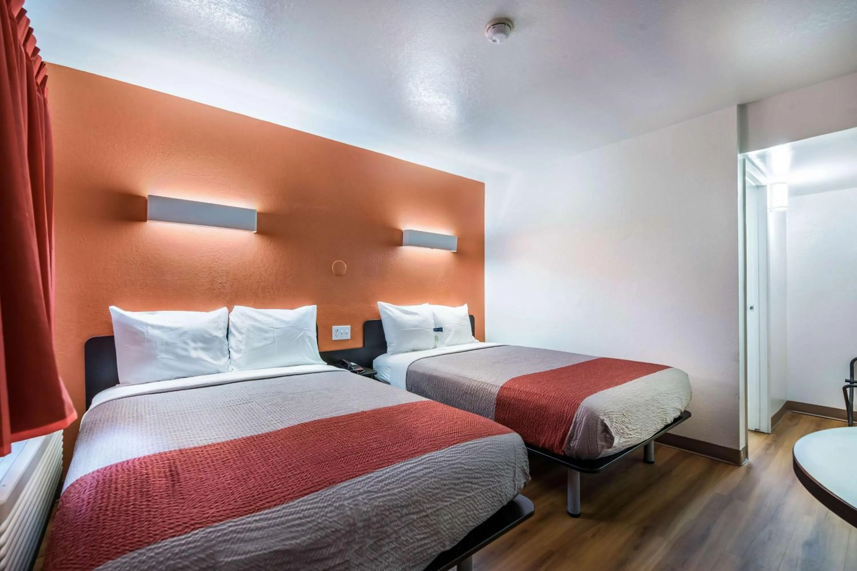 Photo of the whole room, Bed in Motel 6-Bessemer, AL - Birmingham