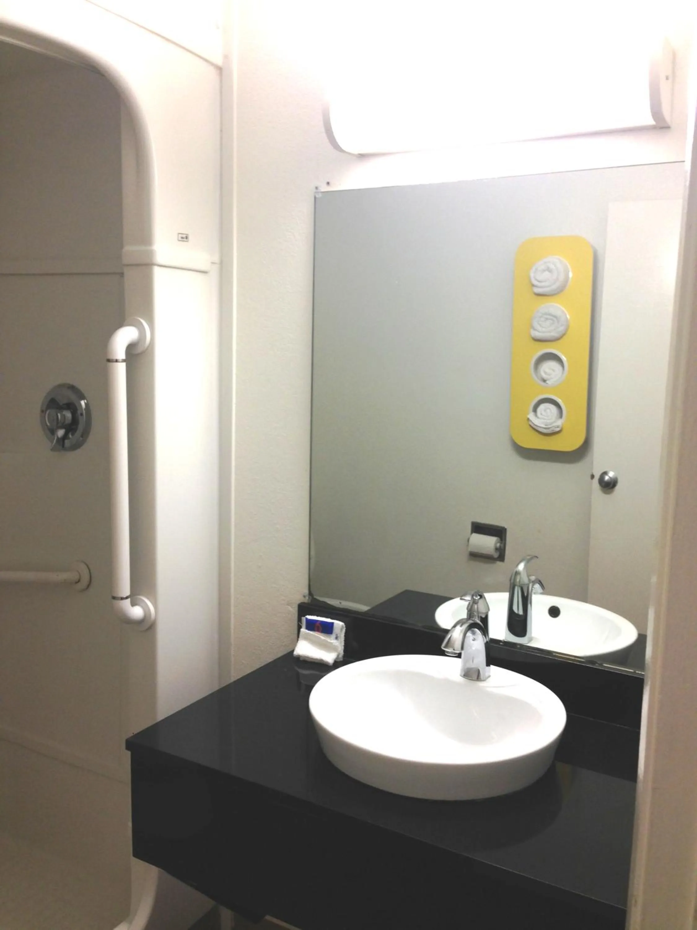 Bathroom in Motel 6-Bessemer, AL - Birmingham