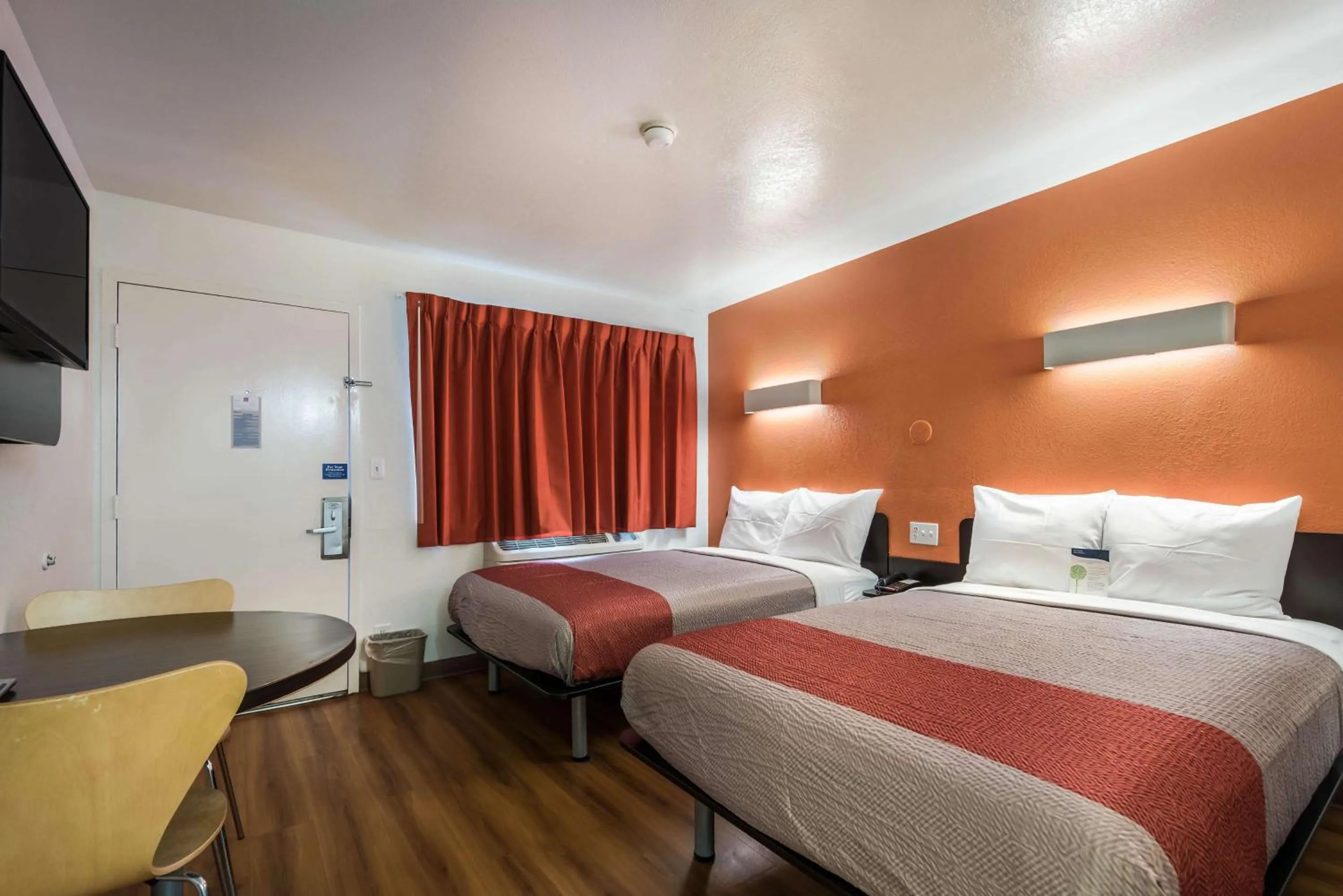 TV and multimedia, Bed in Motel 6-Bessemer, AL - Birmingham