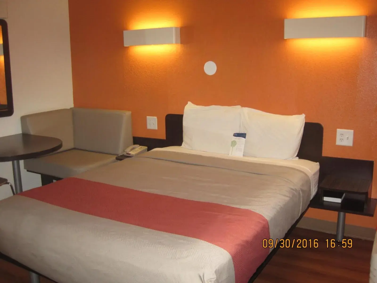 Photo of the whole room, Bed in Motel 6-Bessemer, AL - Birmingham Photo of the whole room, Bed in Motel 6-Bessemer, AL - Birmingham