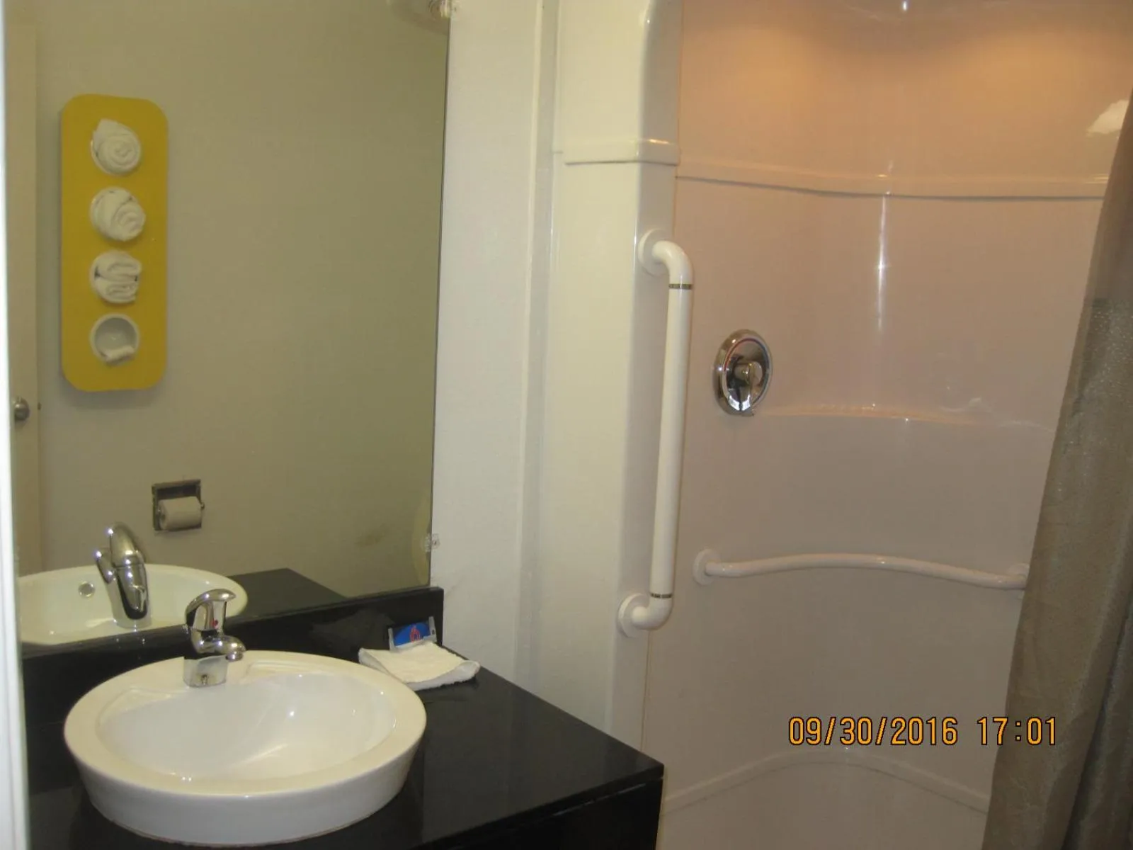 Bathroom in Motel 6-Bessemer, AL - Birmingham