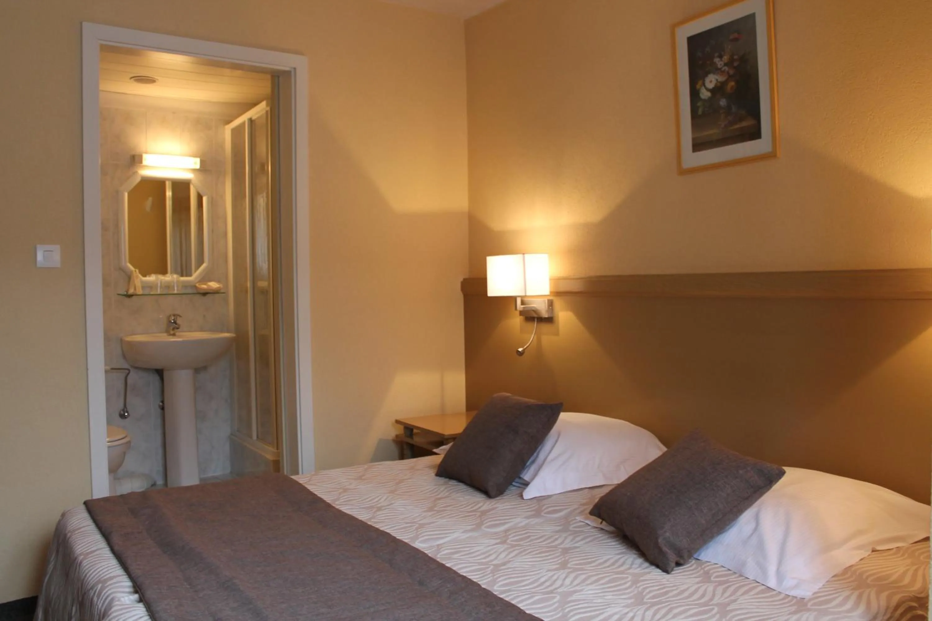 Bed in Auberge des Trois Châteaux