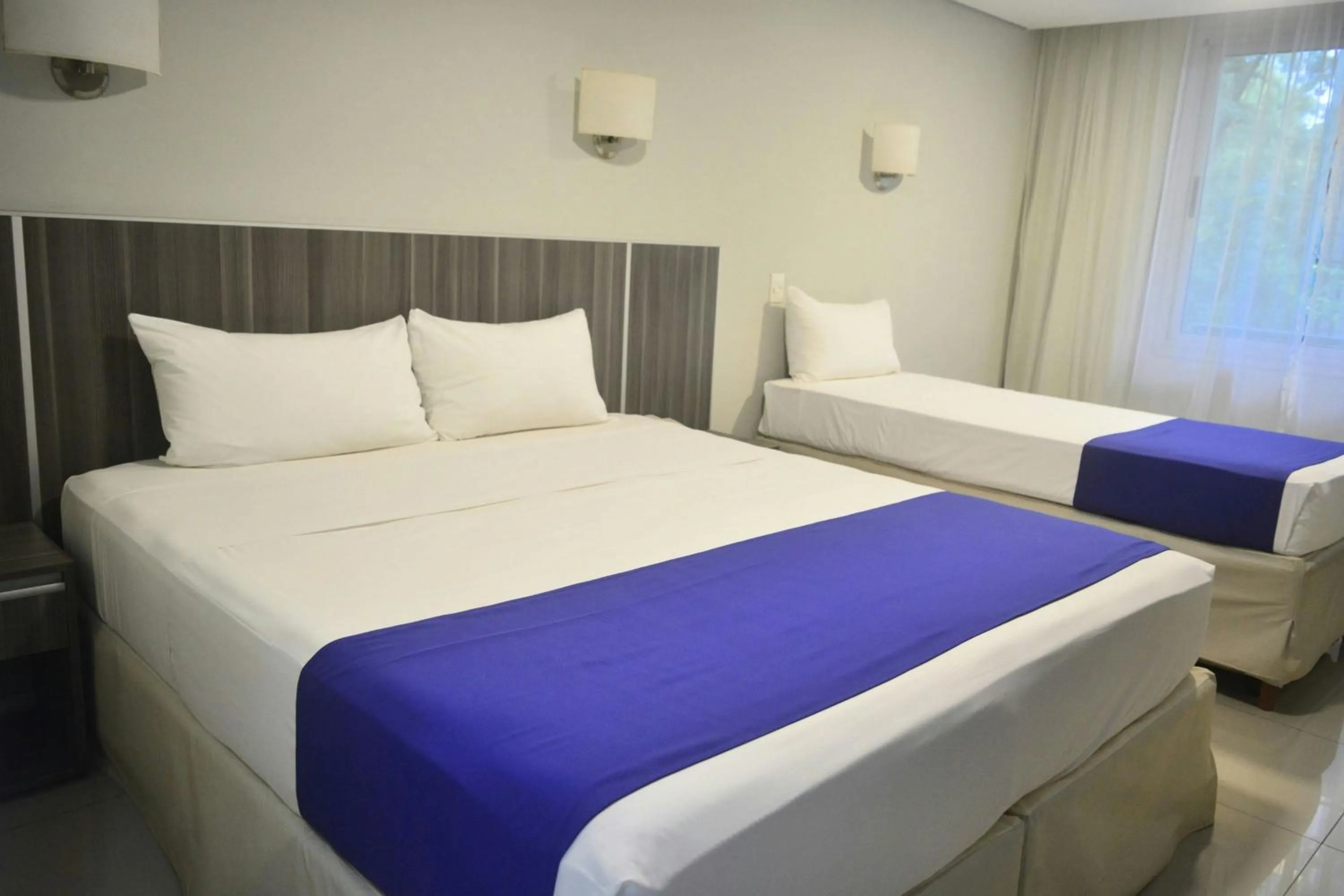 Photo of the whole room, Bed in City Falls Iguazú