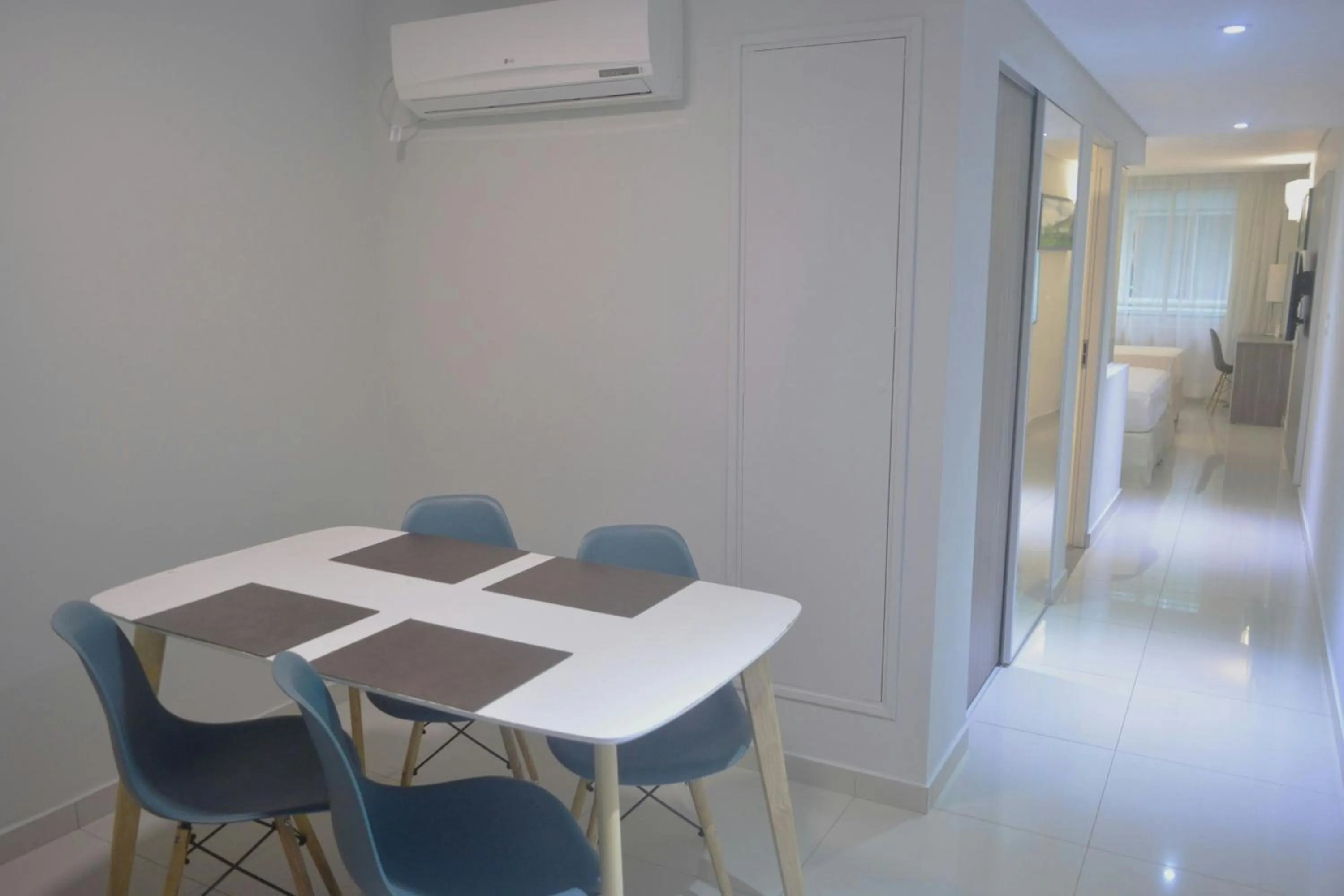 Photo of the whole room in City Falls Iguazú