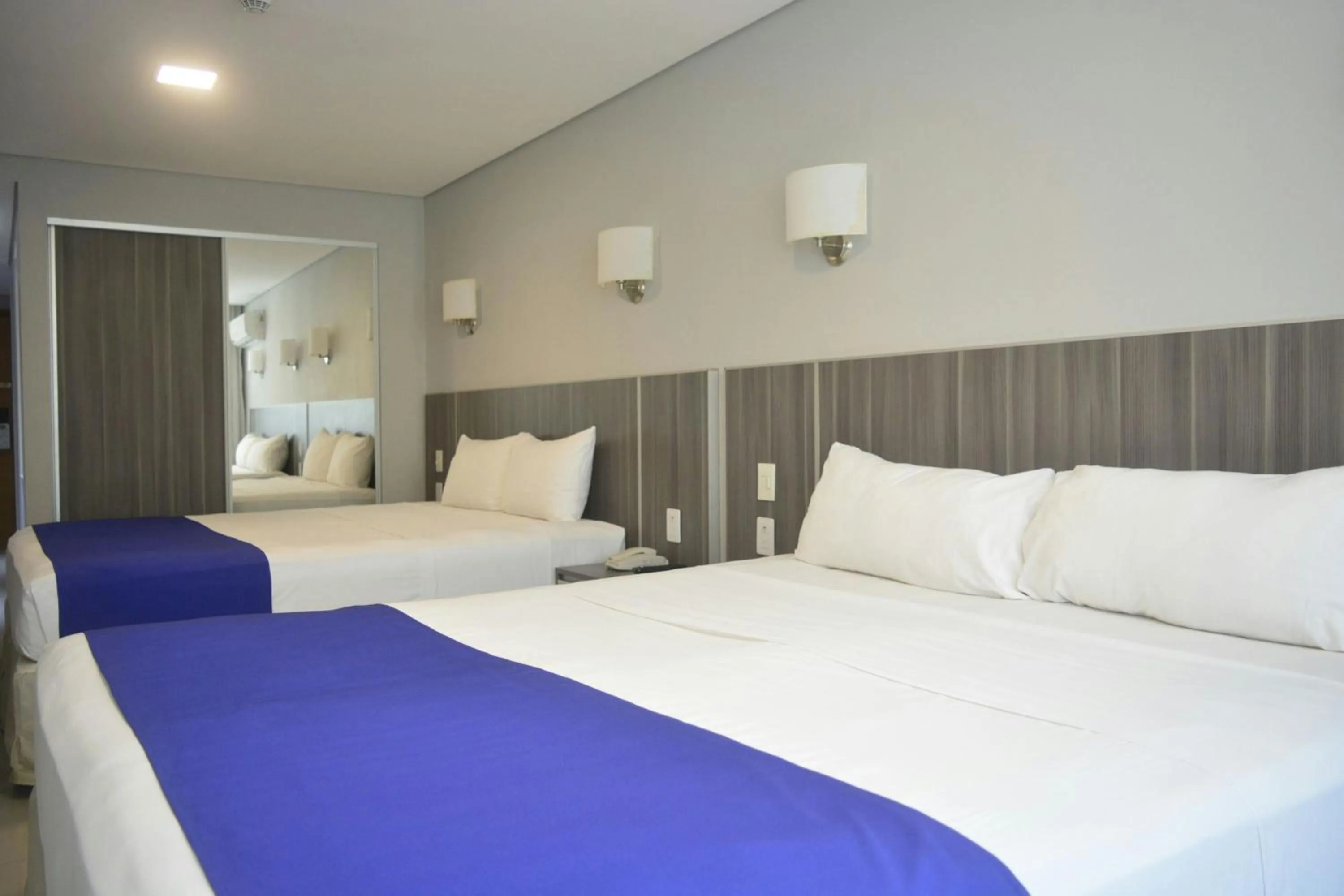 Photo of the whole room, Bed in City Falls Iguazú