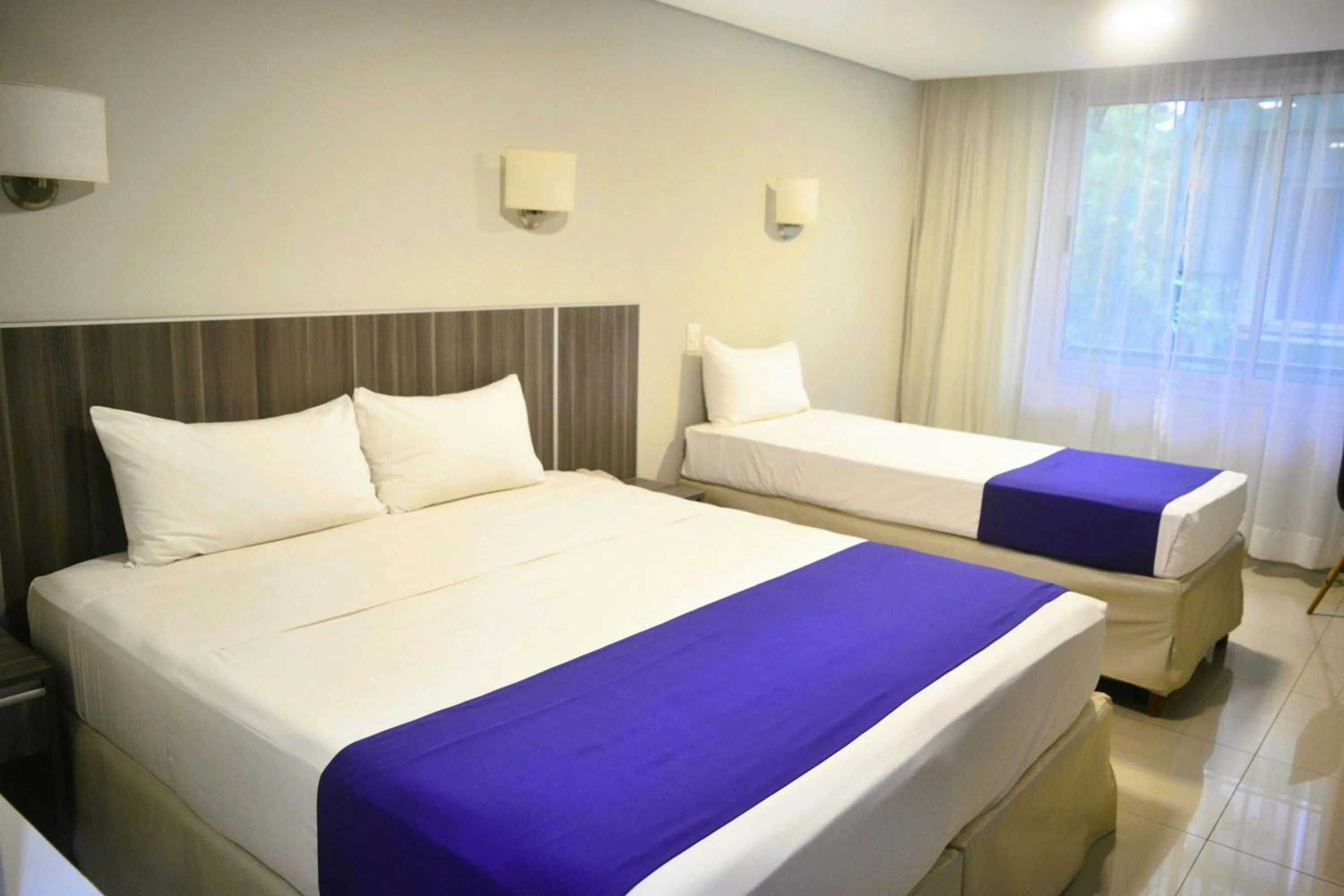 Photo of the whole room, Bed in City Falls Iguazú