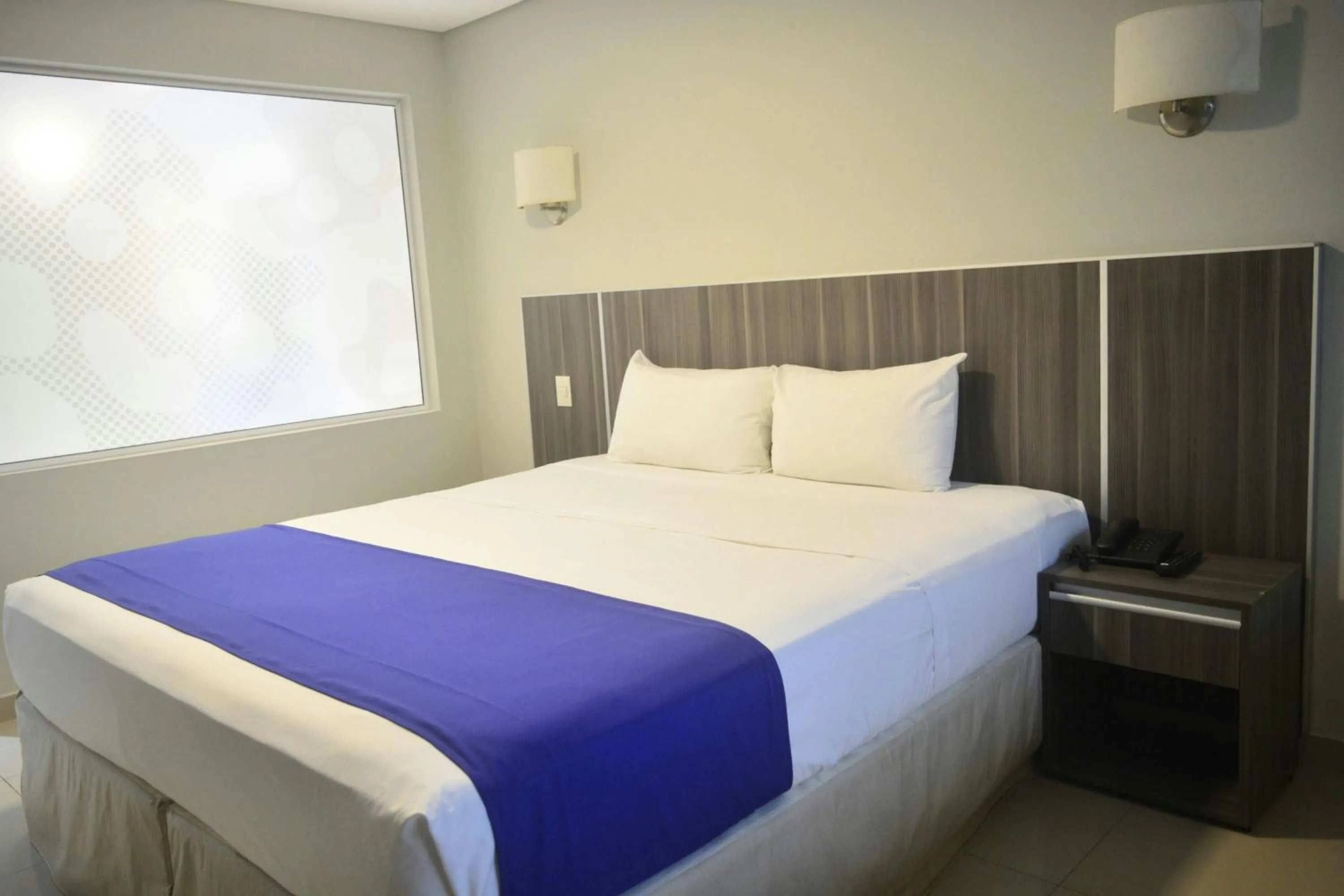 Photo of the whole room, Bed in City Falls Iguazú