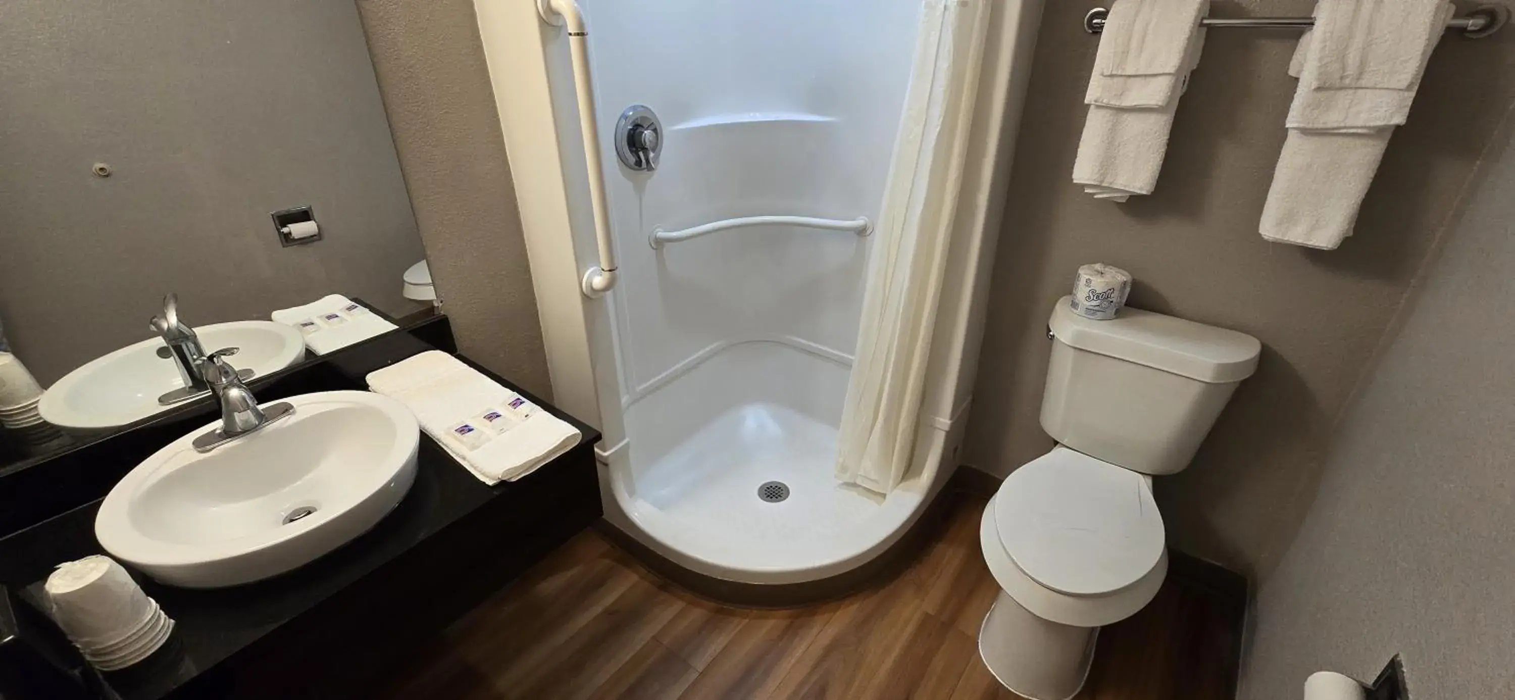 Quadruple Room - Non-Smoking in Motel 6-Slidell, LA - New Orleans Quadruple Room - Non-Smoking in Motel 6-Slidell, LA - New Orleans