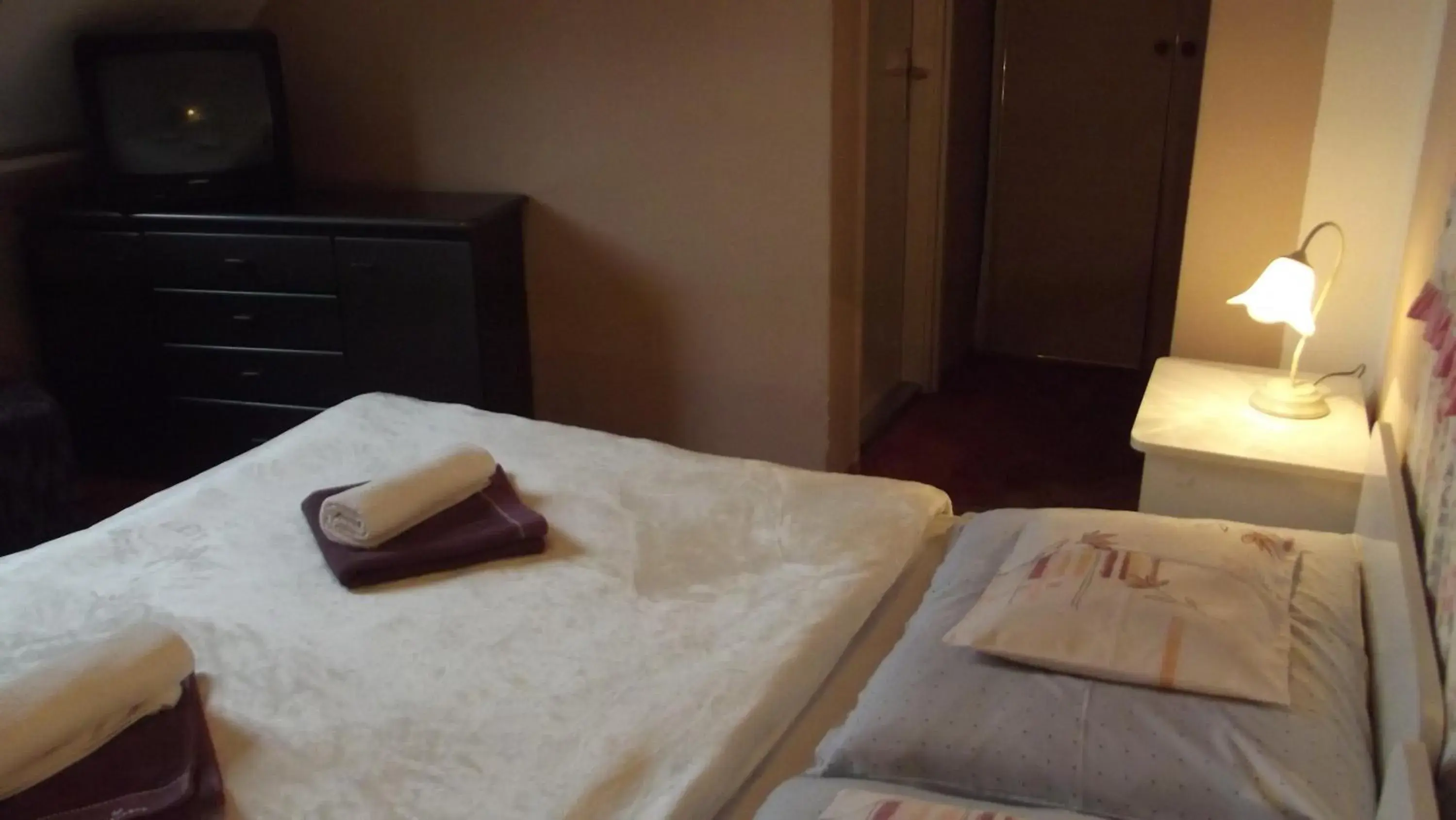 Alabástrom Panzió és Étterem Alabástrom Panzió és Étterem