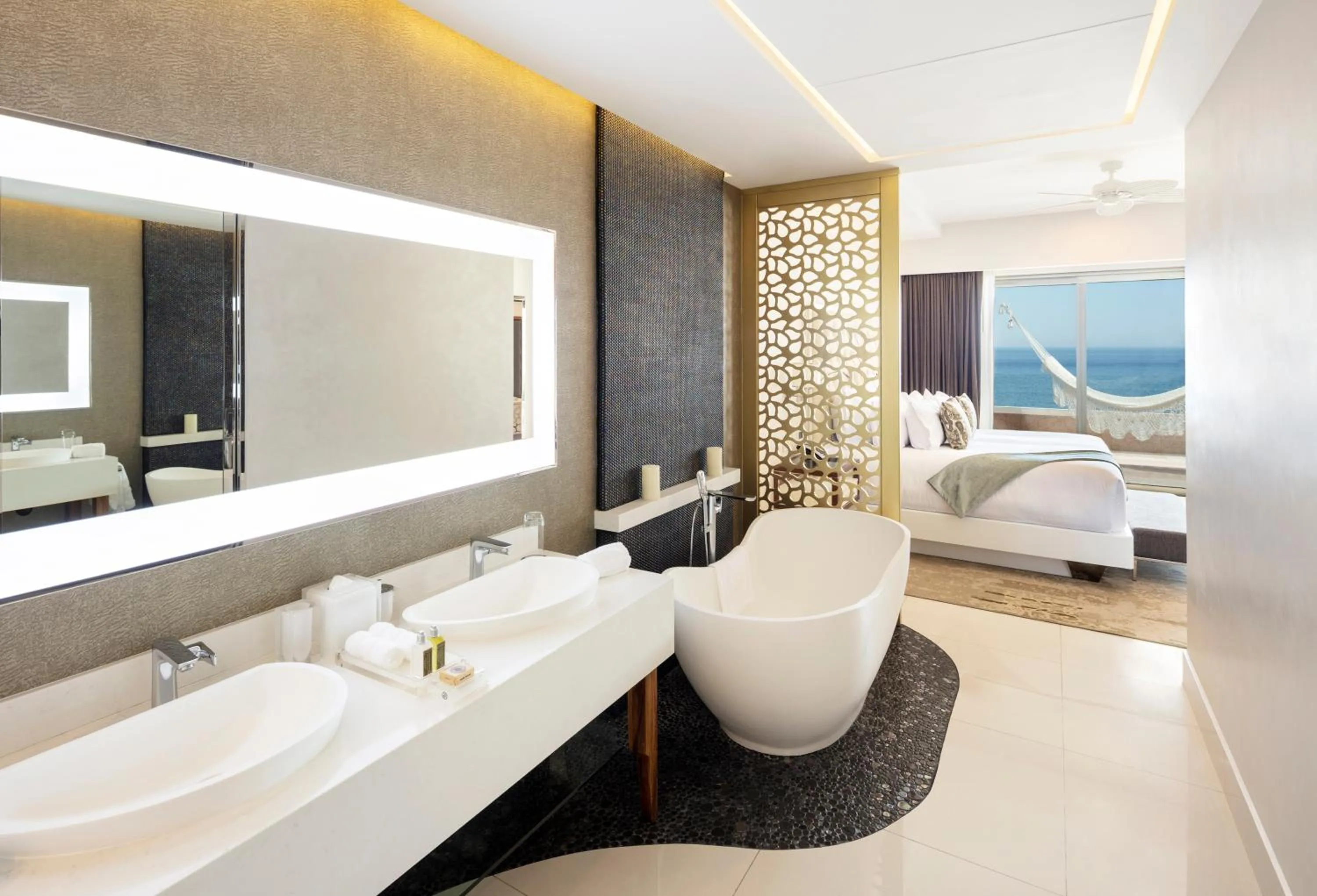 Bathroom, Bed in Garza Blanca Resort & Spa Los Cabos