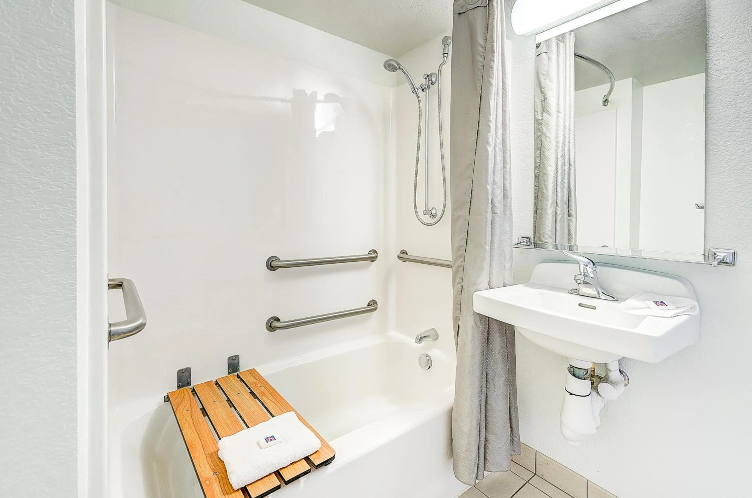 Bathroom in Motel 6 Thornton