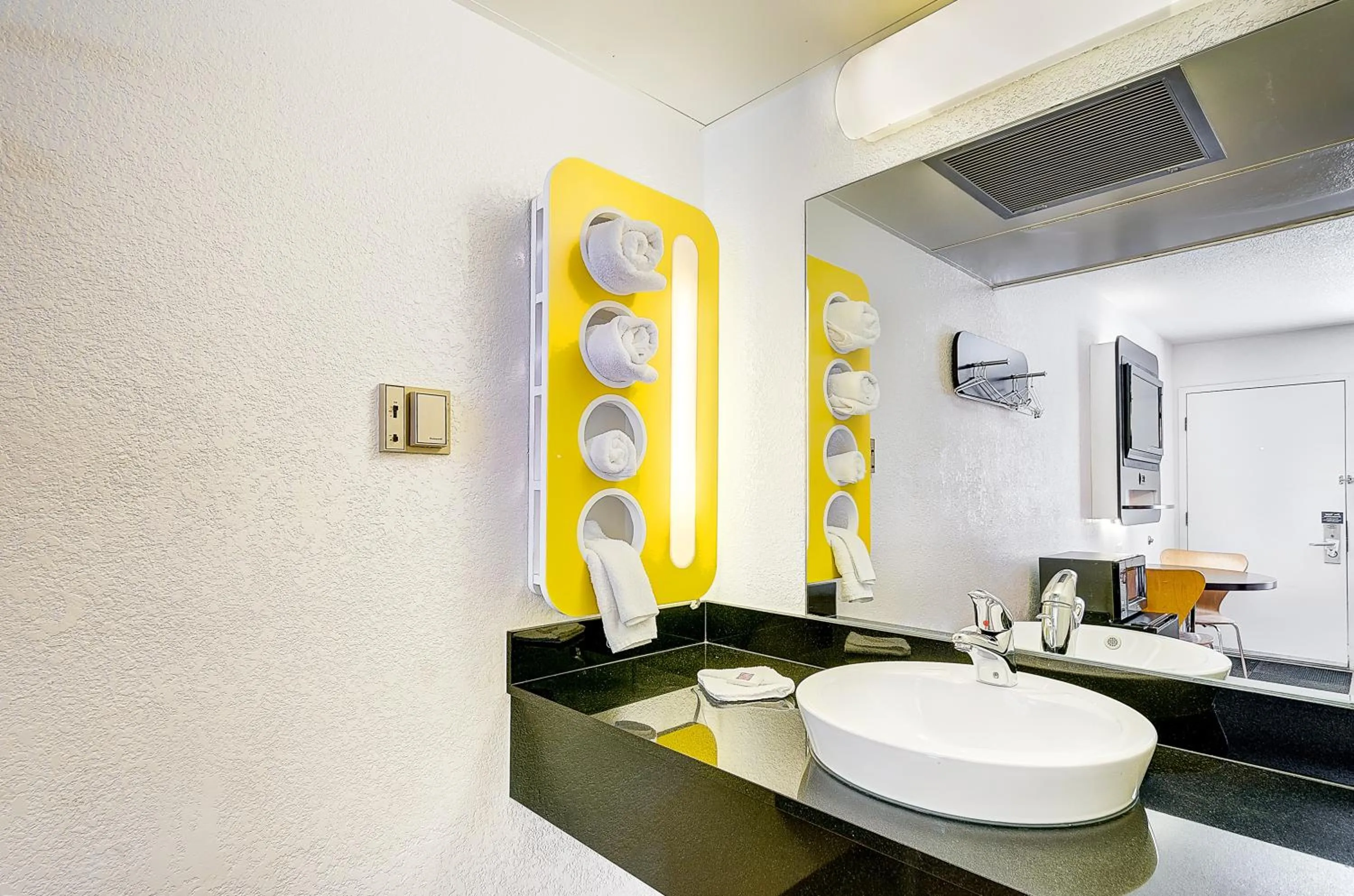 Bathroom in Motel 6 Thornton