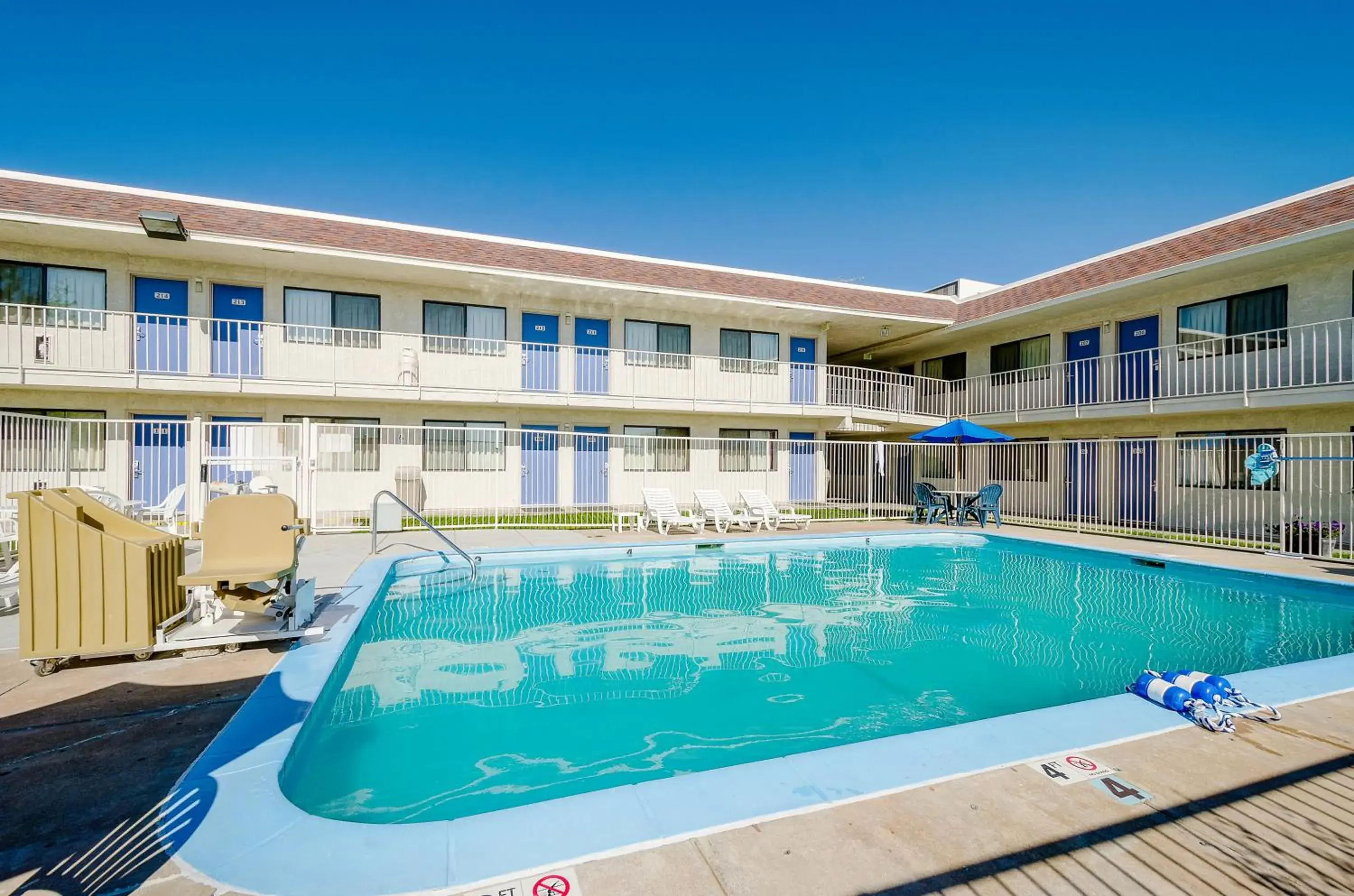 Swimming Pool in Motel 6-Thornton, CO - Denver