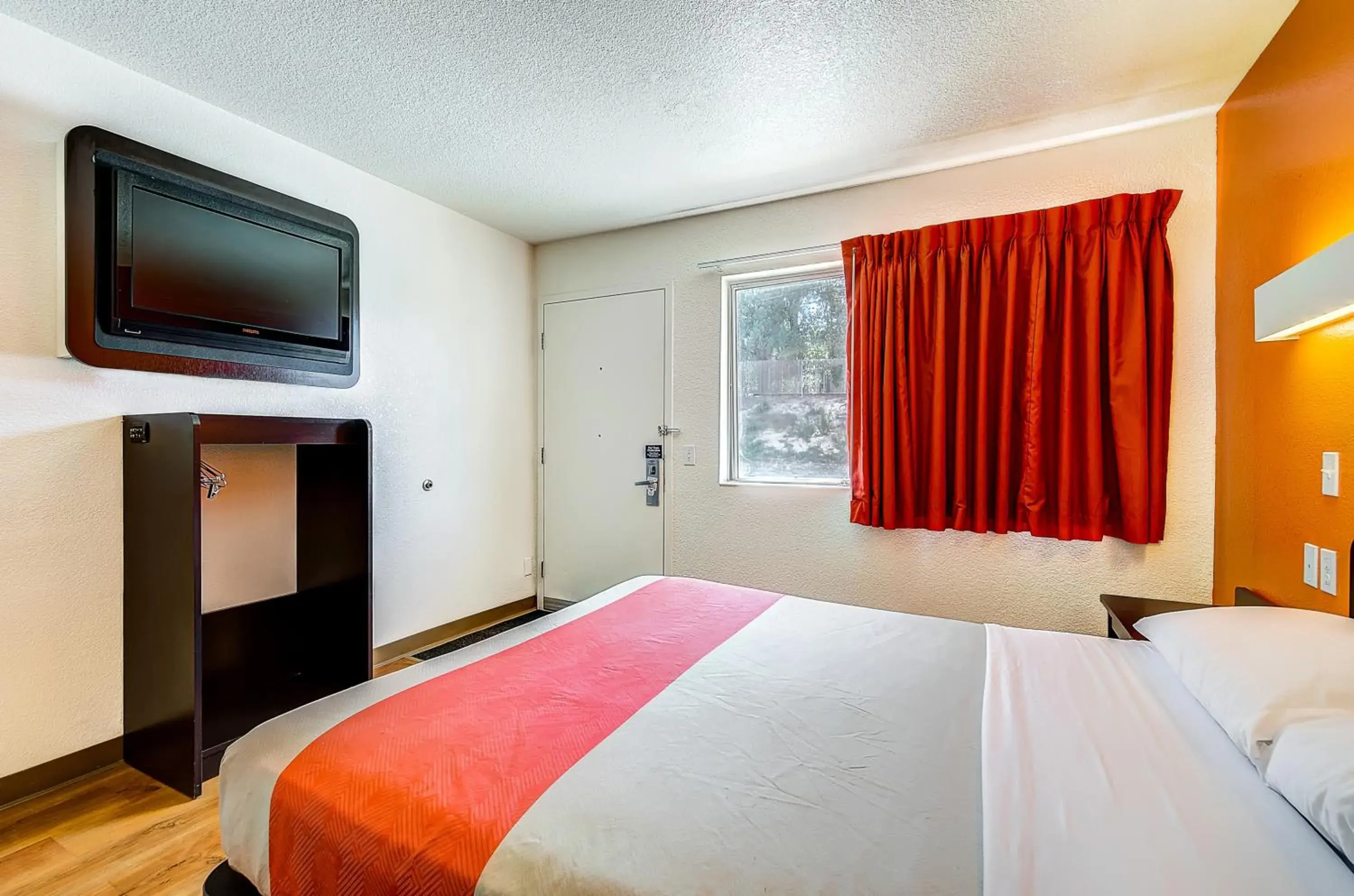 Bedroom, Bed in Motel 6-Thornton, CO - Denver