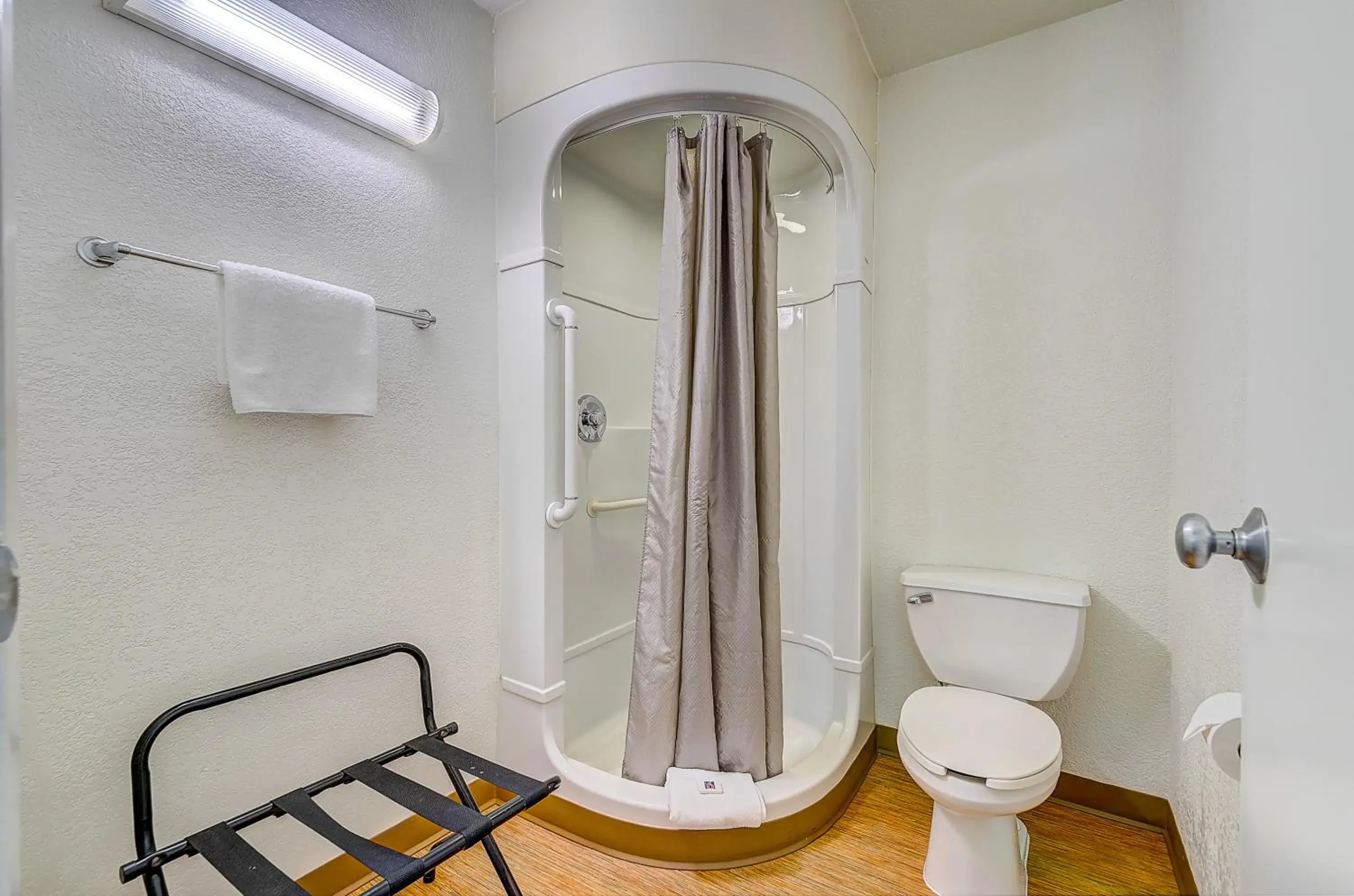 Shower, Bathroom in Motel 6-Thornton, CO - Denver