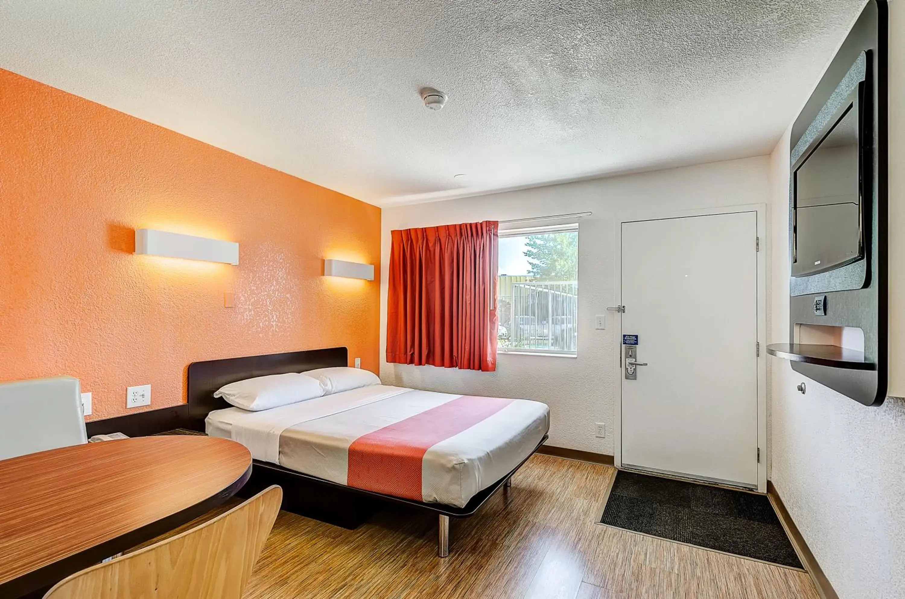 Bedroom in Motel 6-Thornton, CO - Denver