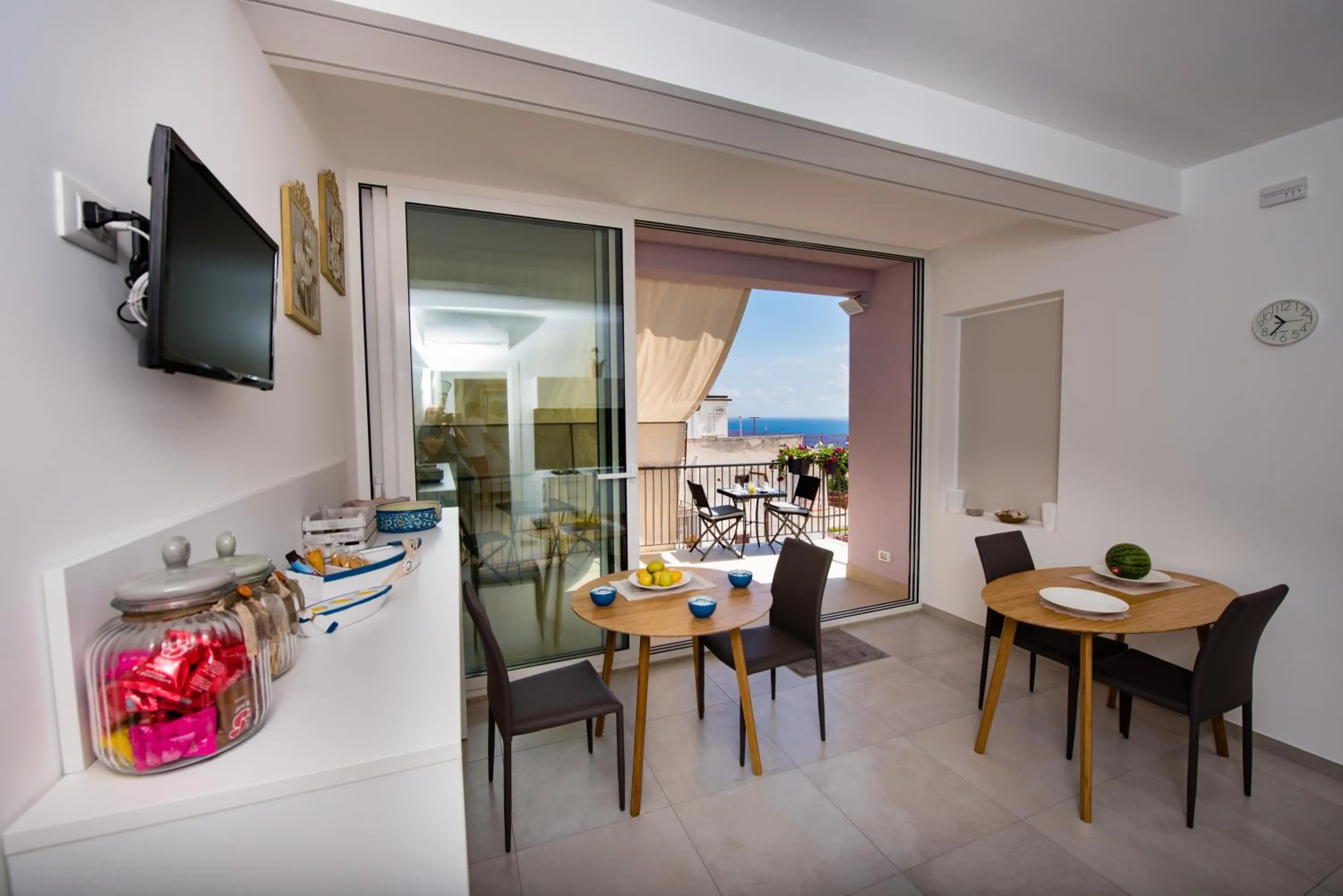 Communal lounge/ TV room in Le Camere di Mariú