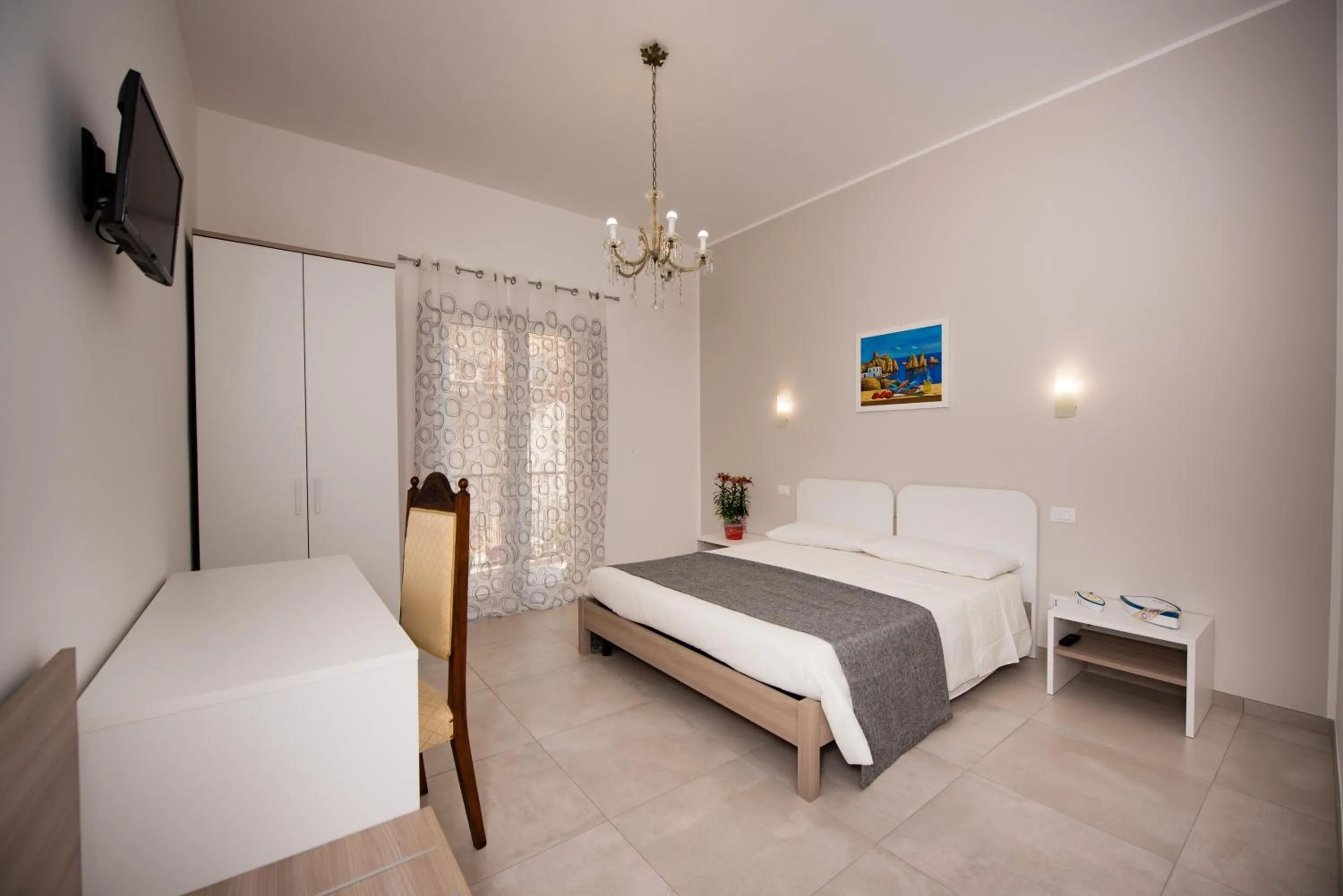 Shower, Bed in Le Camere di Mariú