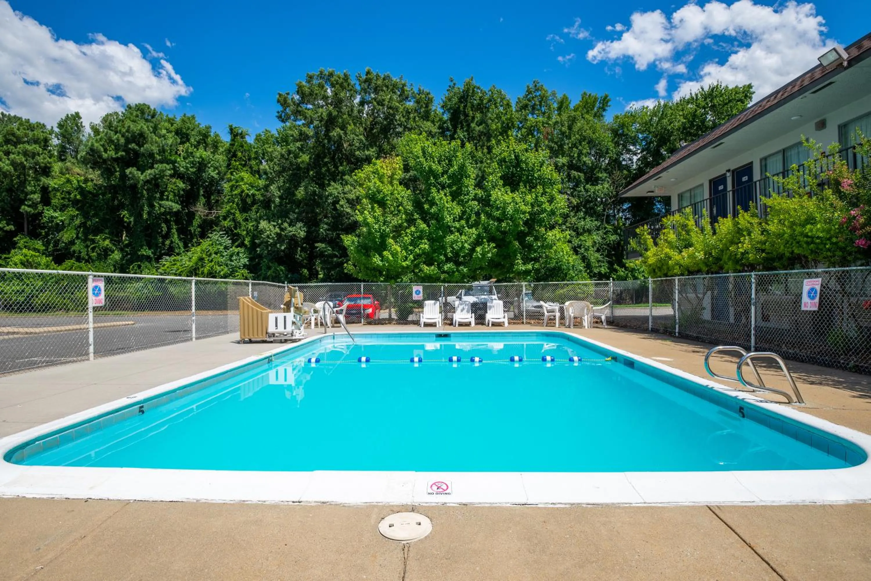 Swimming pool in Motel 6-Sandston, VA - Richmond, Va